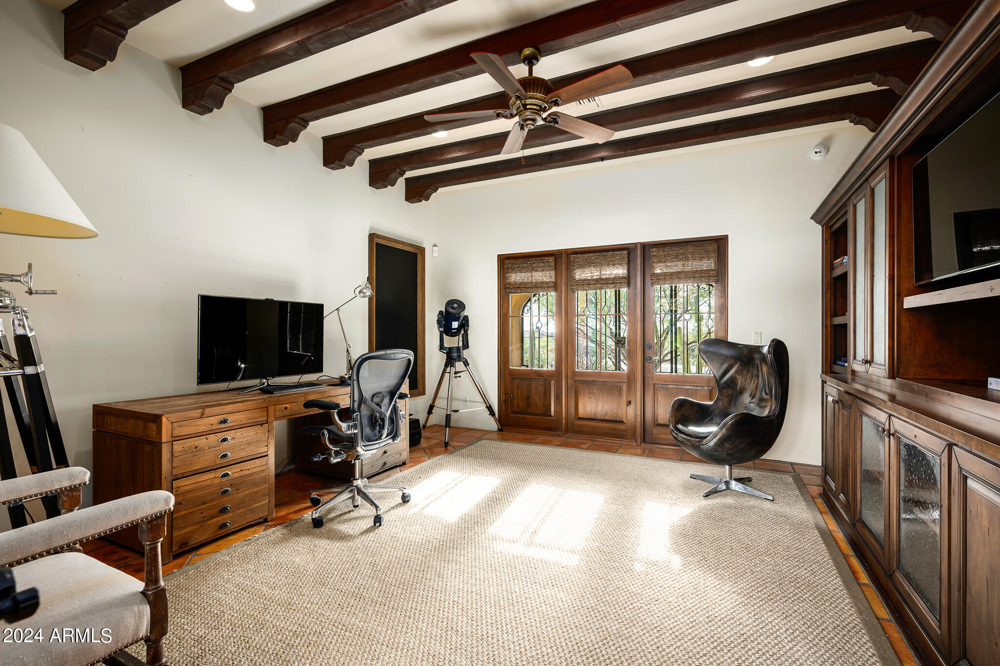 WHISPER ROCK - Residential