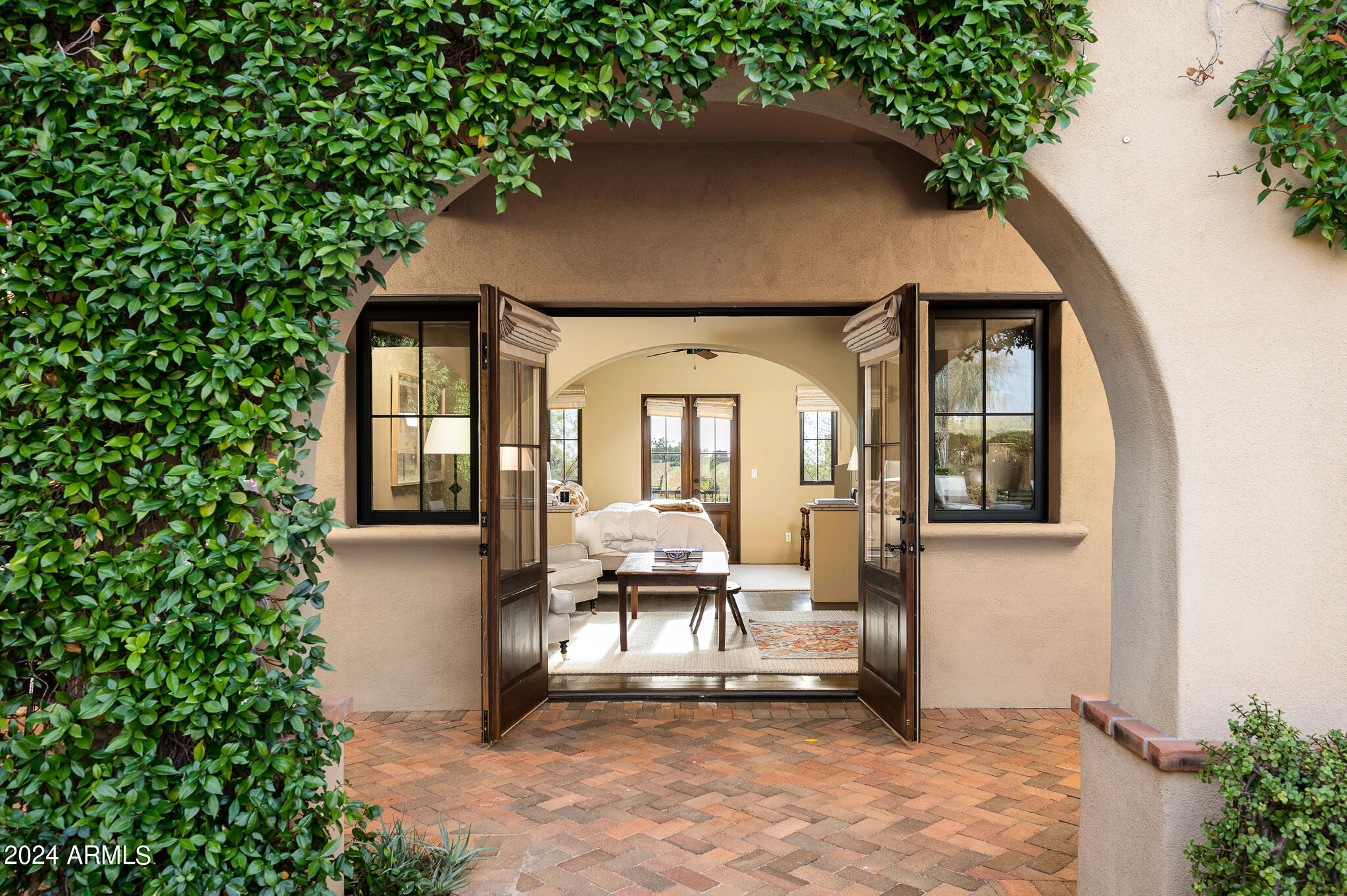 WHISPER ROCK - Residential