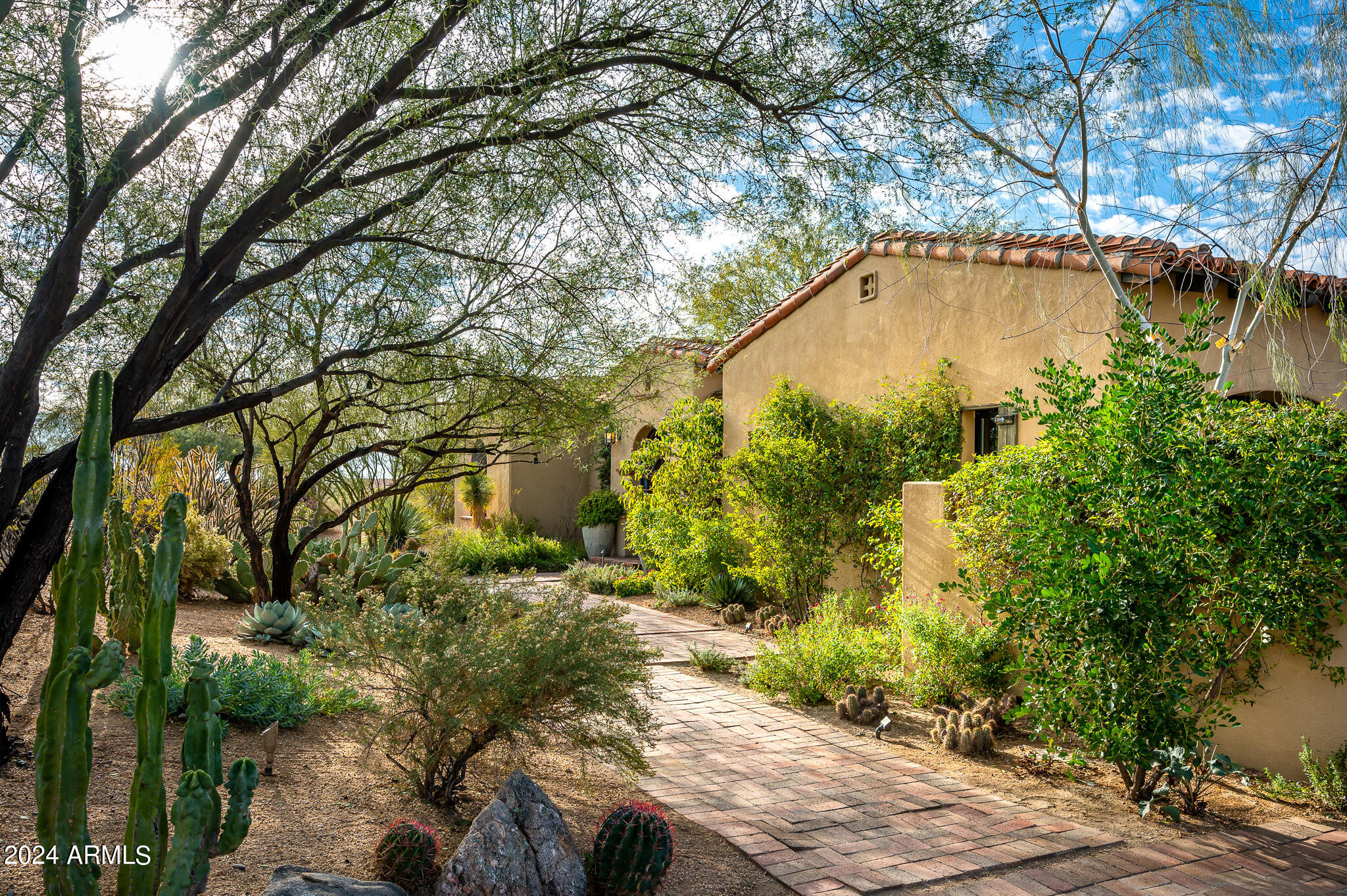 WHISPER ROCK - Residential