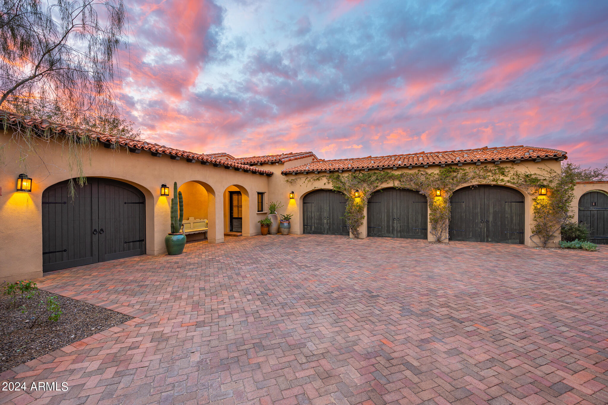 WHISPER ROCK - Residential
