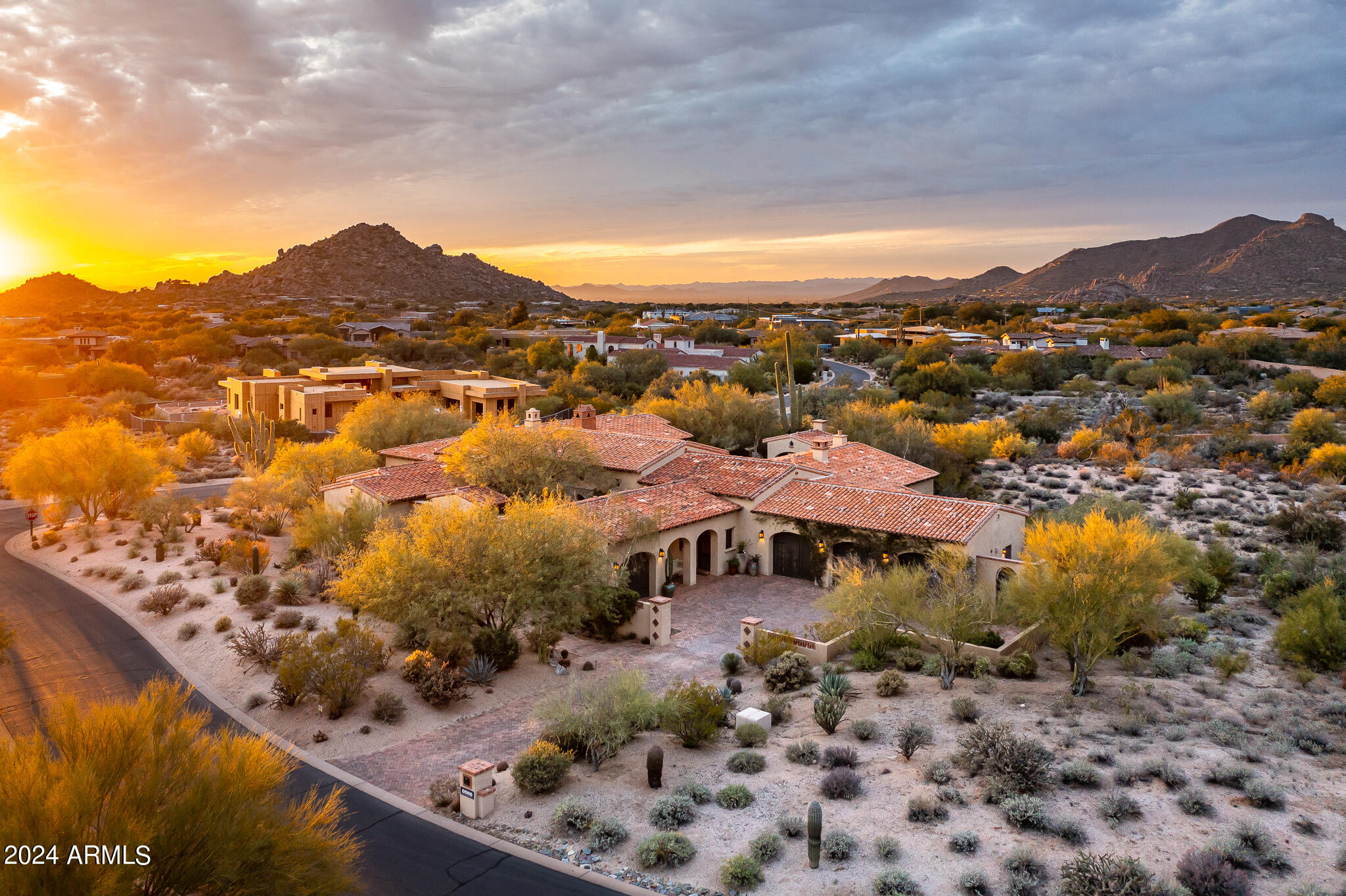 WHISPER ROCK - Residential