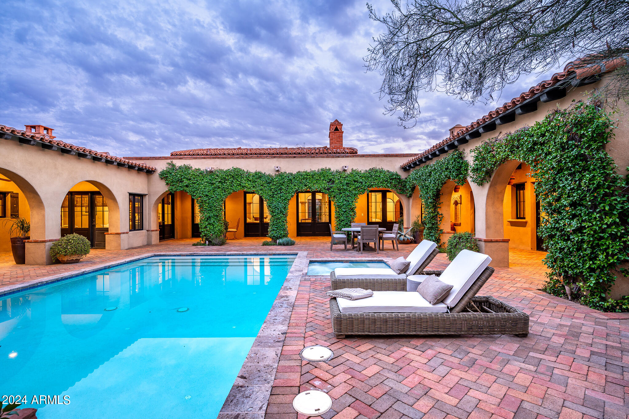 WHISPER ROCK - Residential