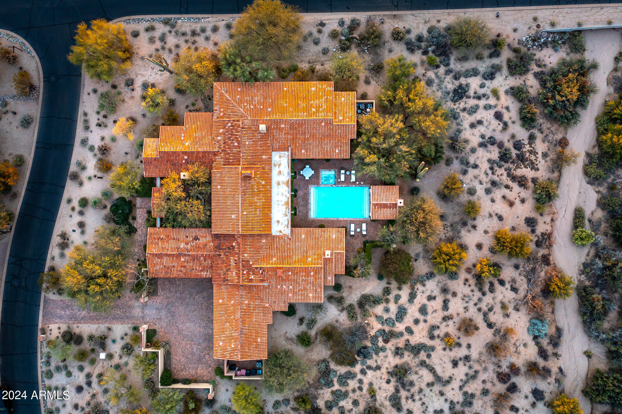 WHISPER ROCK - Residential