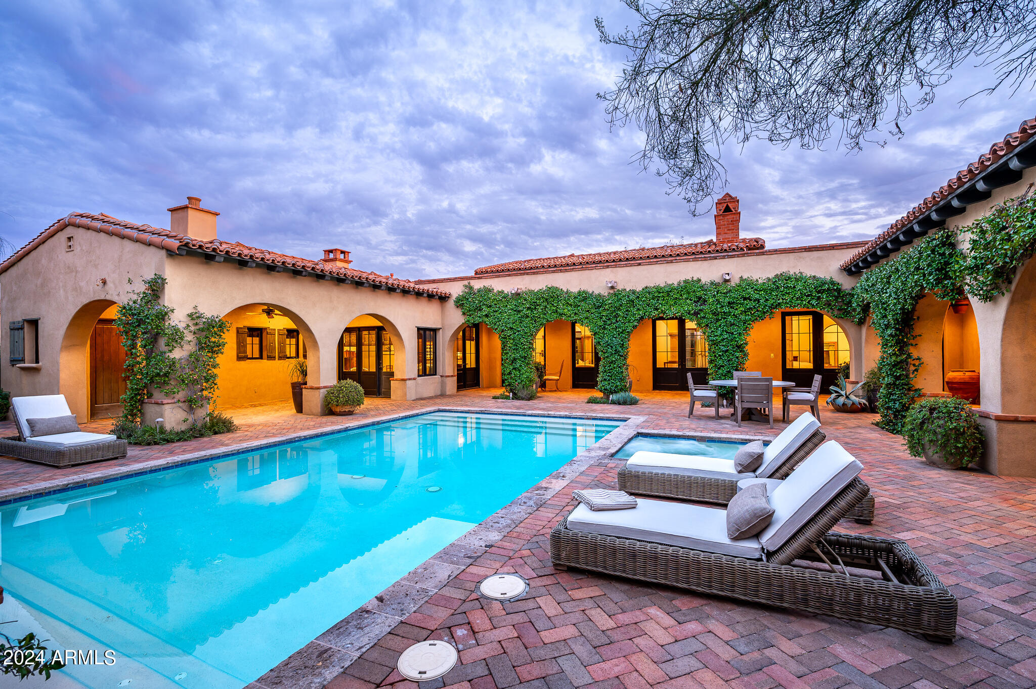 WHISPER ROCK - Residential
