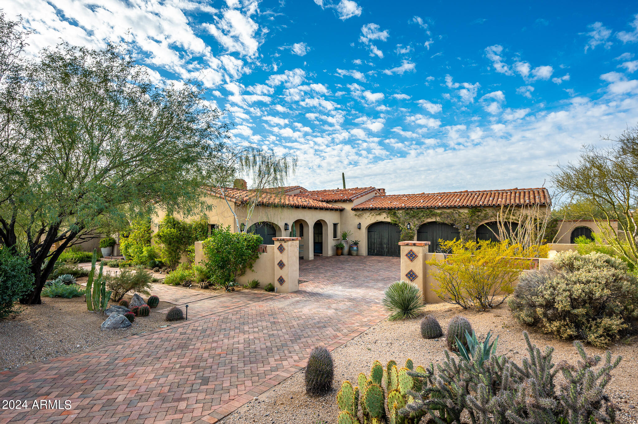 WHISPER ROCK - Residential