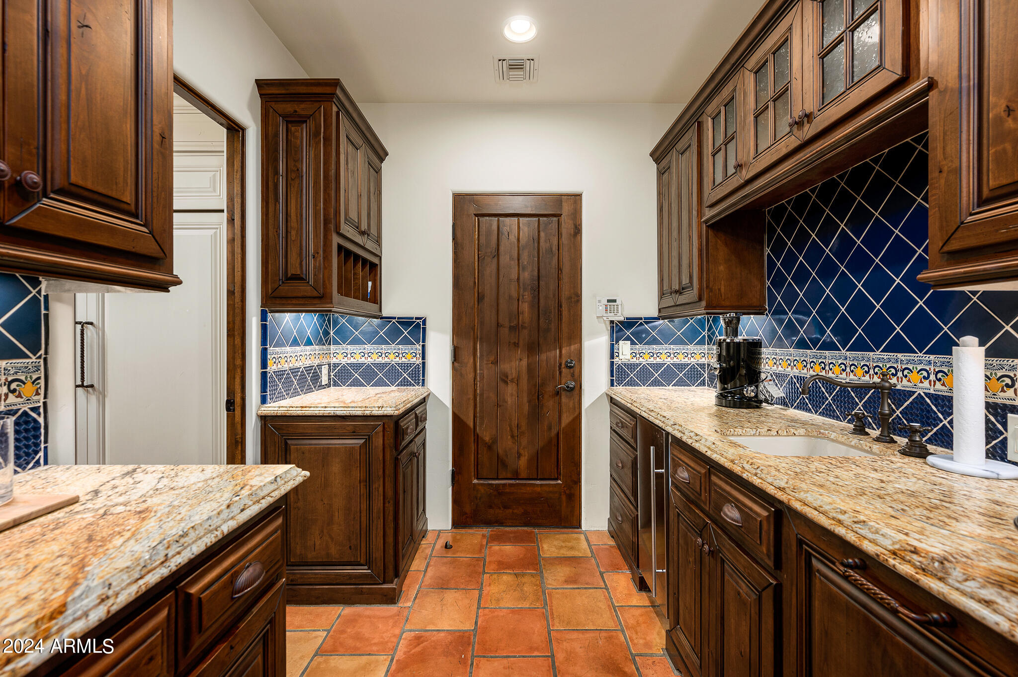 WHISPER ROCK - Residential