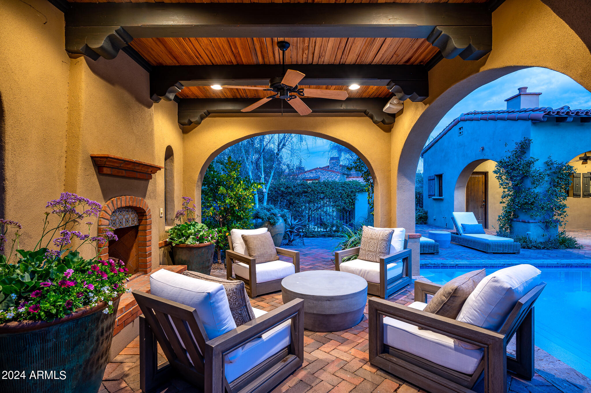 WHISPER ROCK - Residential
