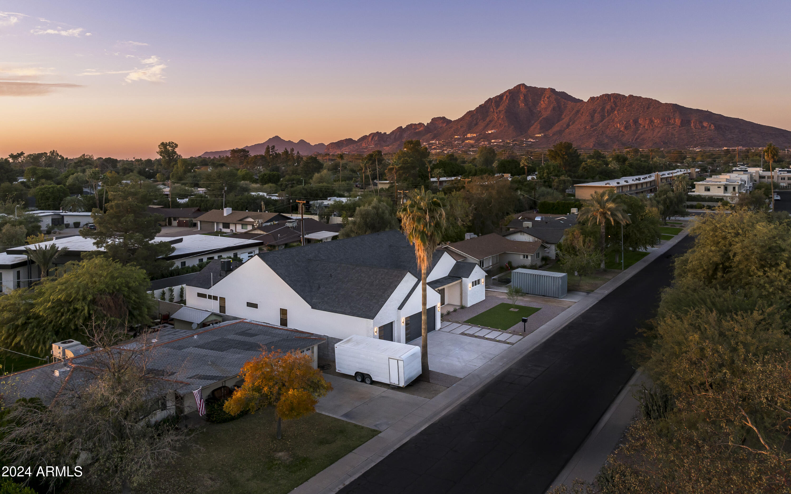 COUNTRY CLUB PLAZA - Residential