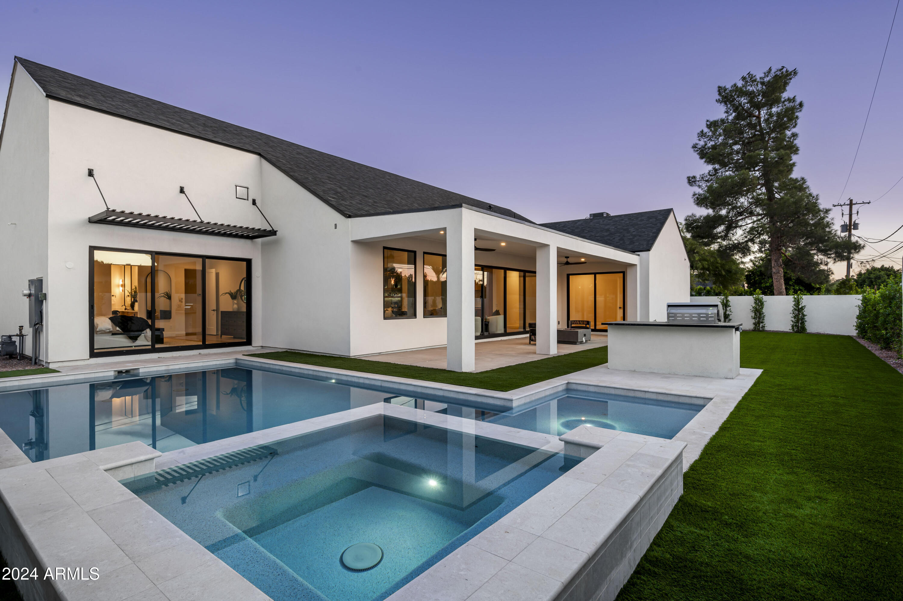 COUNTRY CLUB PLAZA - Residential