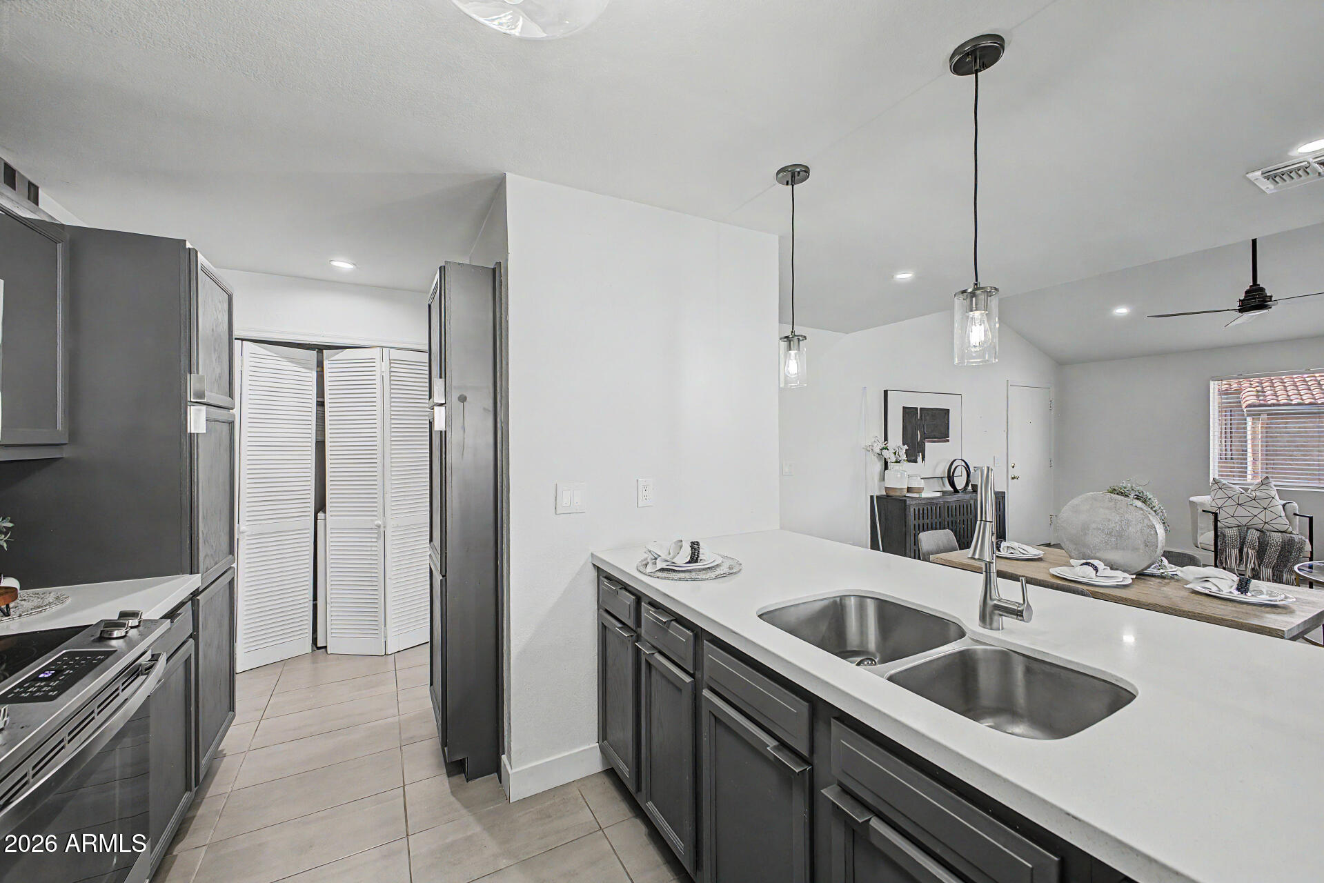 WOODGLEN SQUARE CONDOMINIUMS TRACT F - Residential