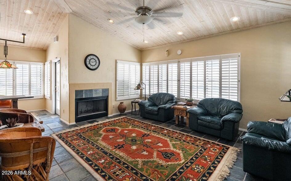 MARIPOSA SCOTTSDALE CONDOMINIUMS - Residential