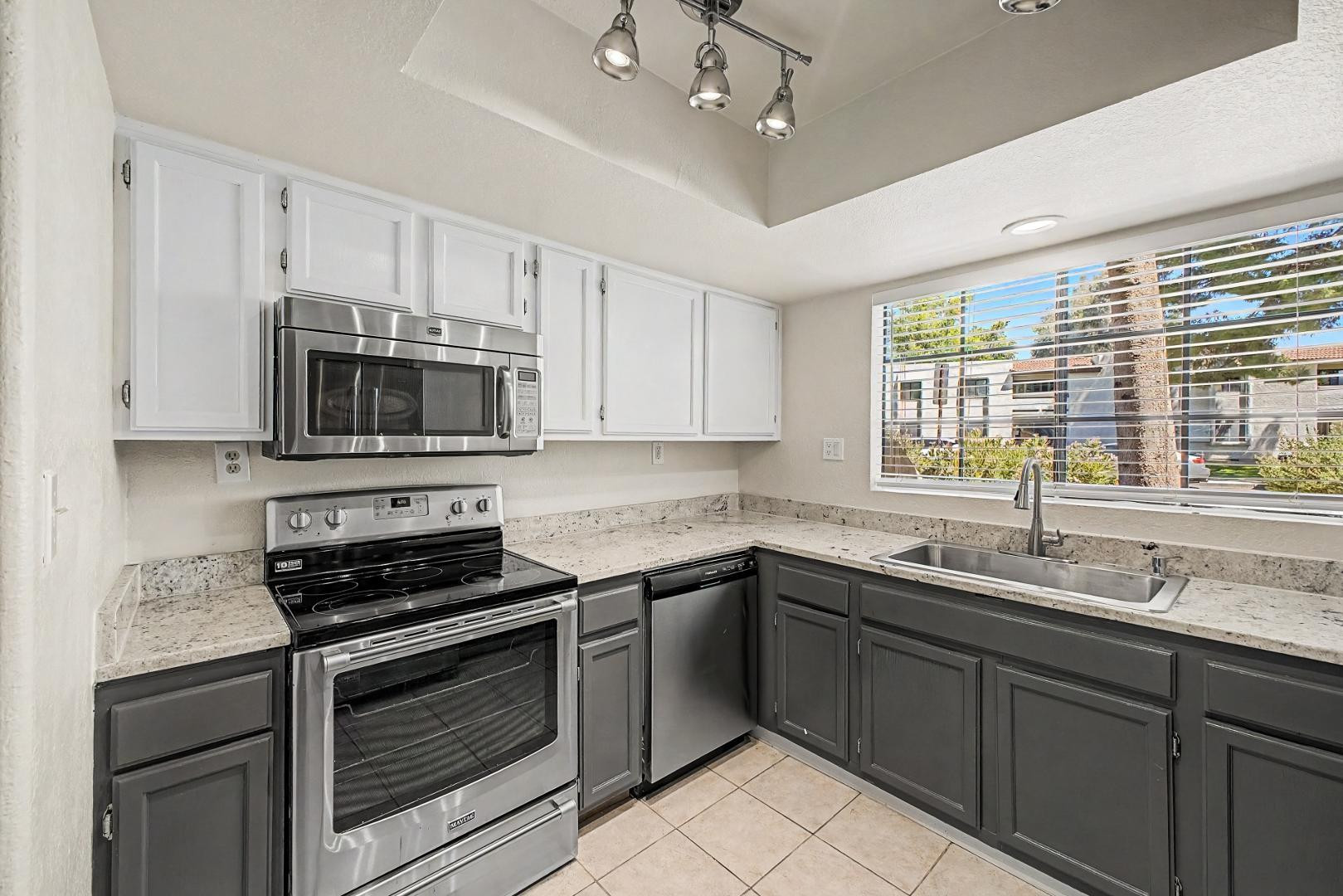 MARIPOSA SCOTTSDALE CONDOMINIUMS - Residential