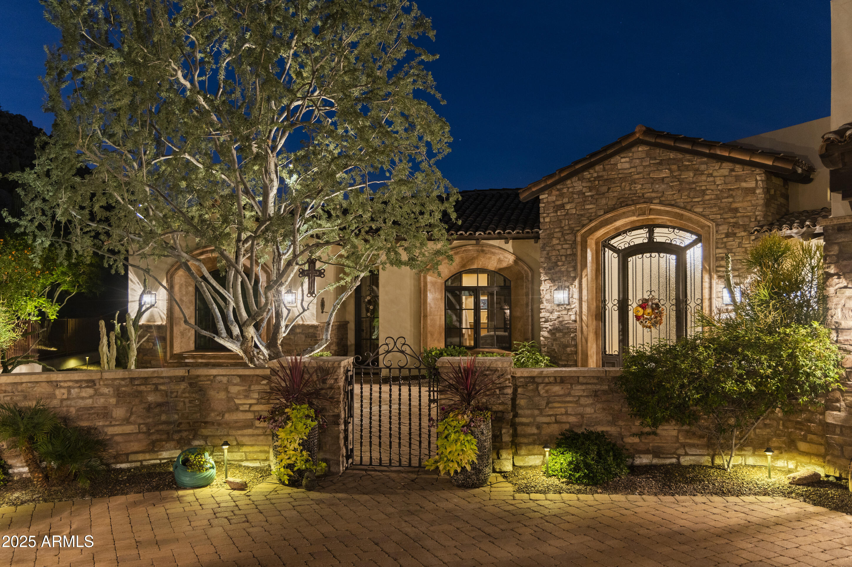 ROLLING HILLS - Residential