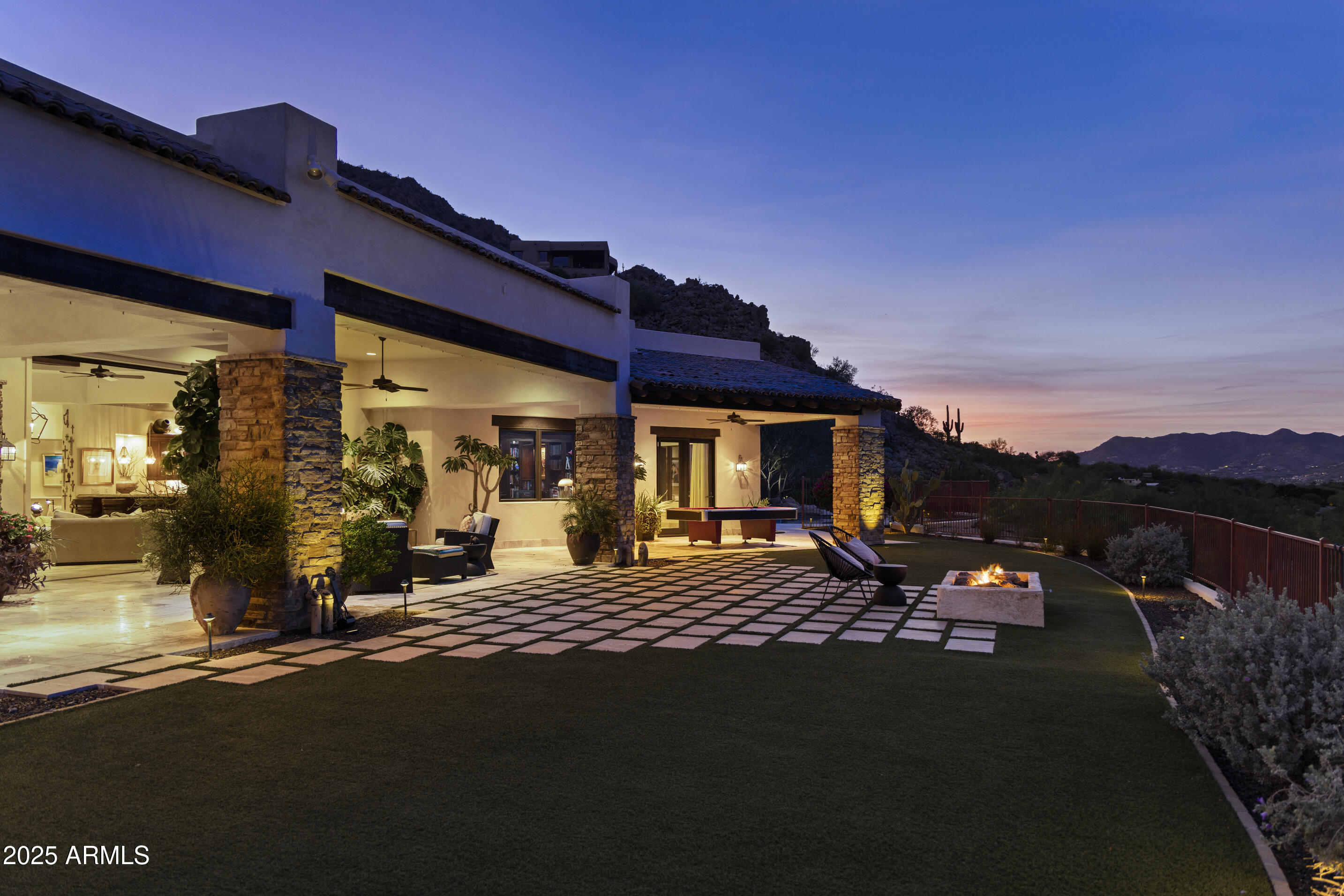 ROLLING HILLS - Residential