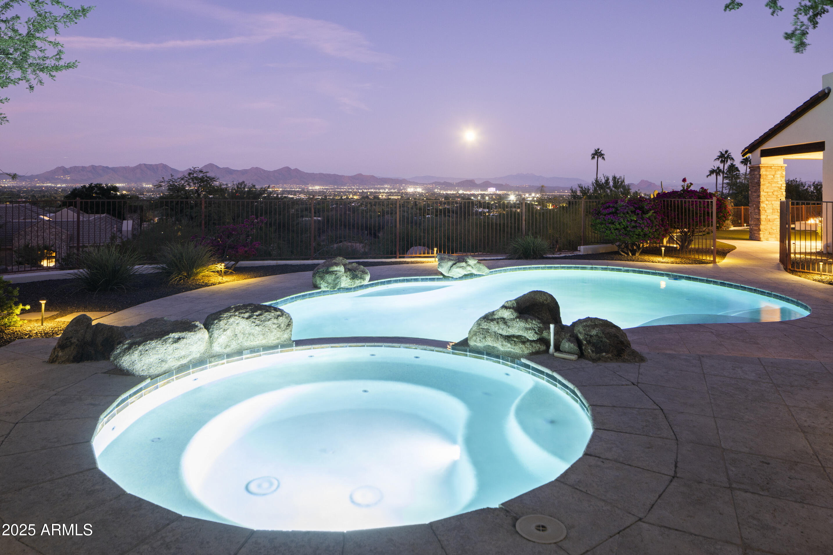 ROLLING HILLS - Residential