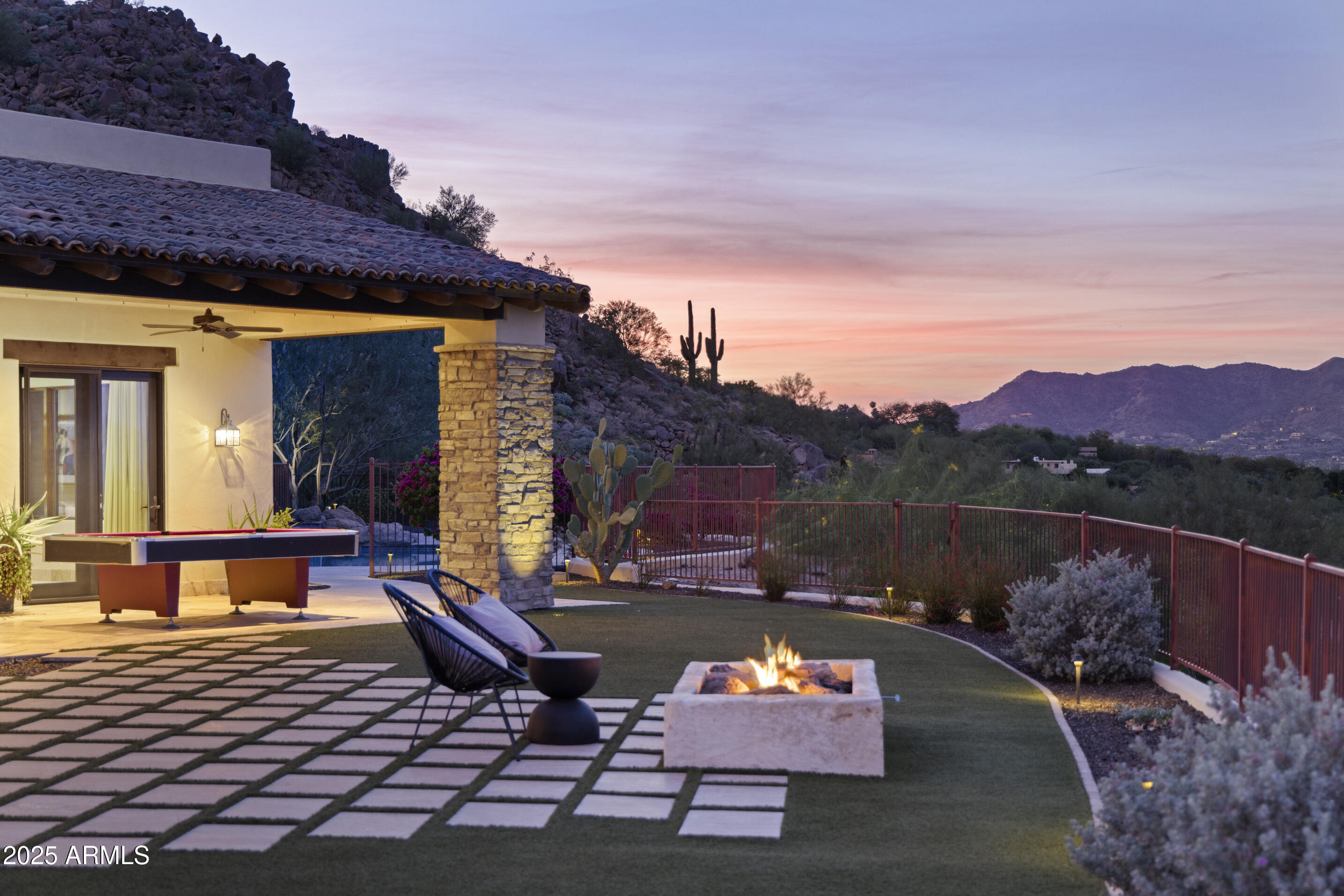 ROLLING HILLS - Residential