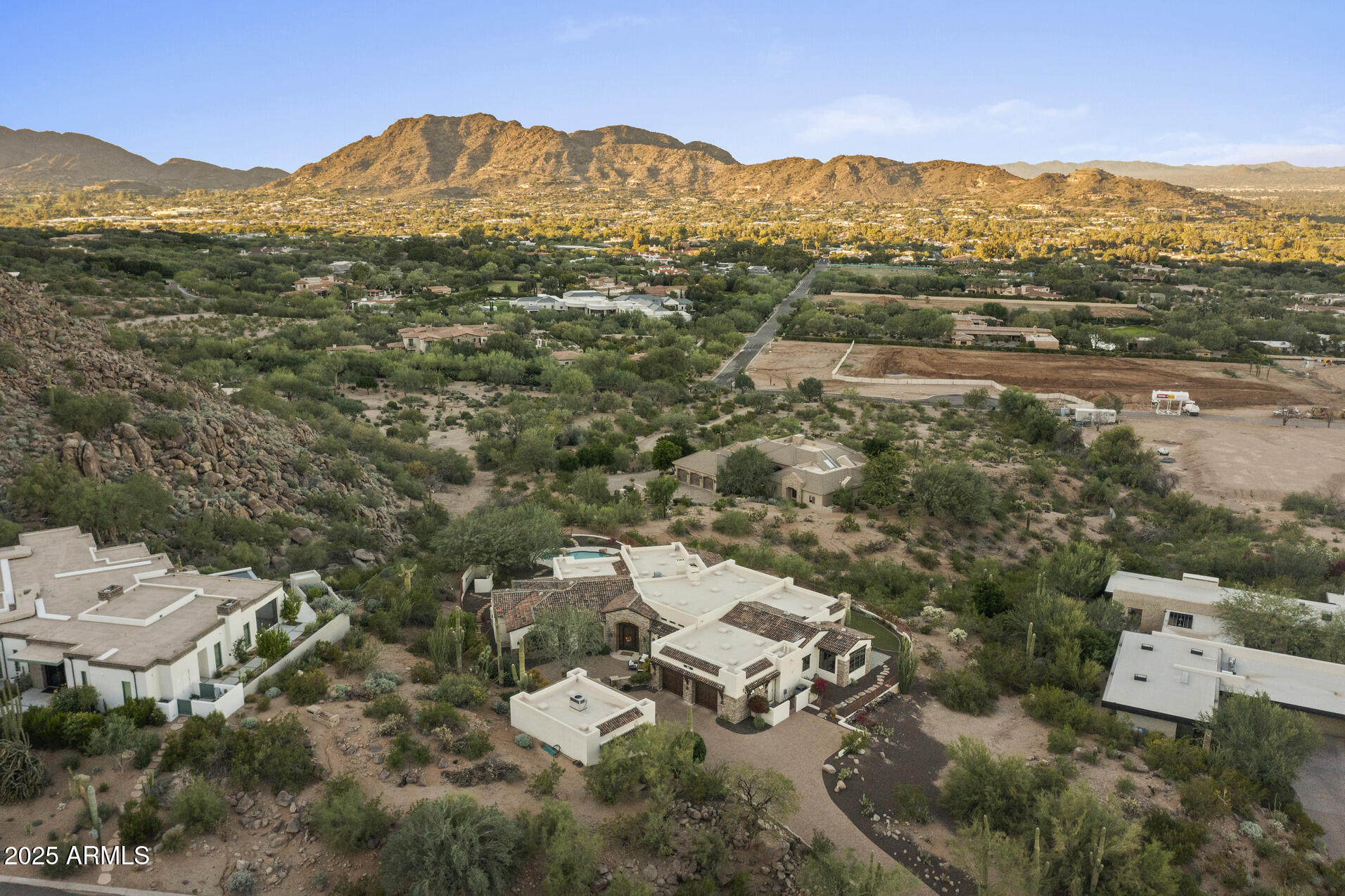 ROLLING HILLS - Residential