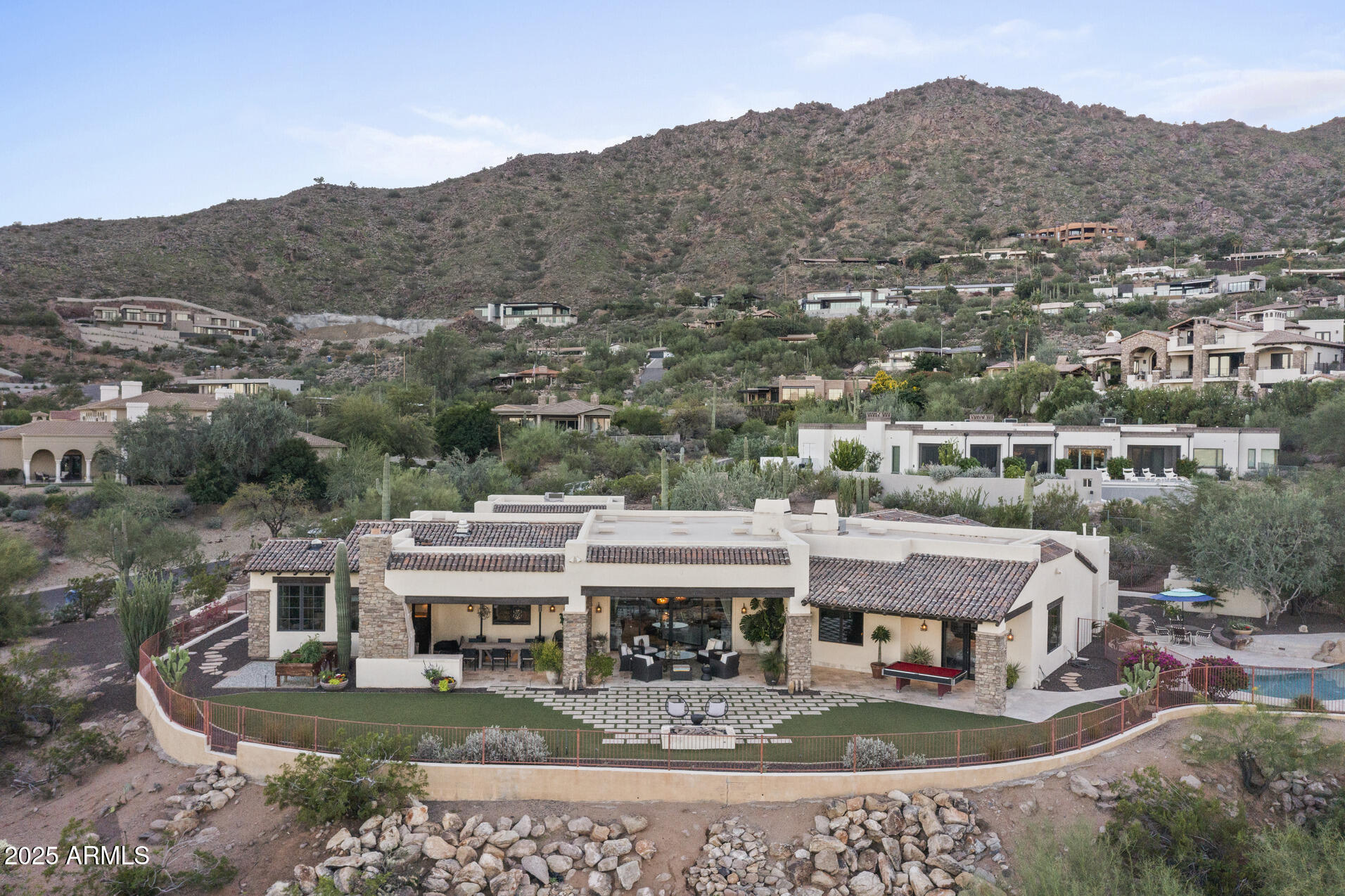 ROLLING HILLS - Residential