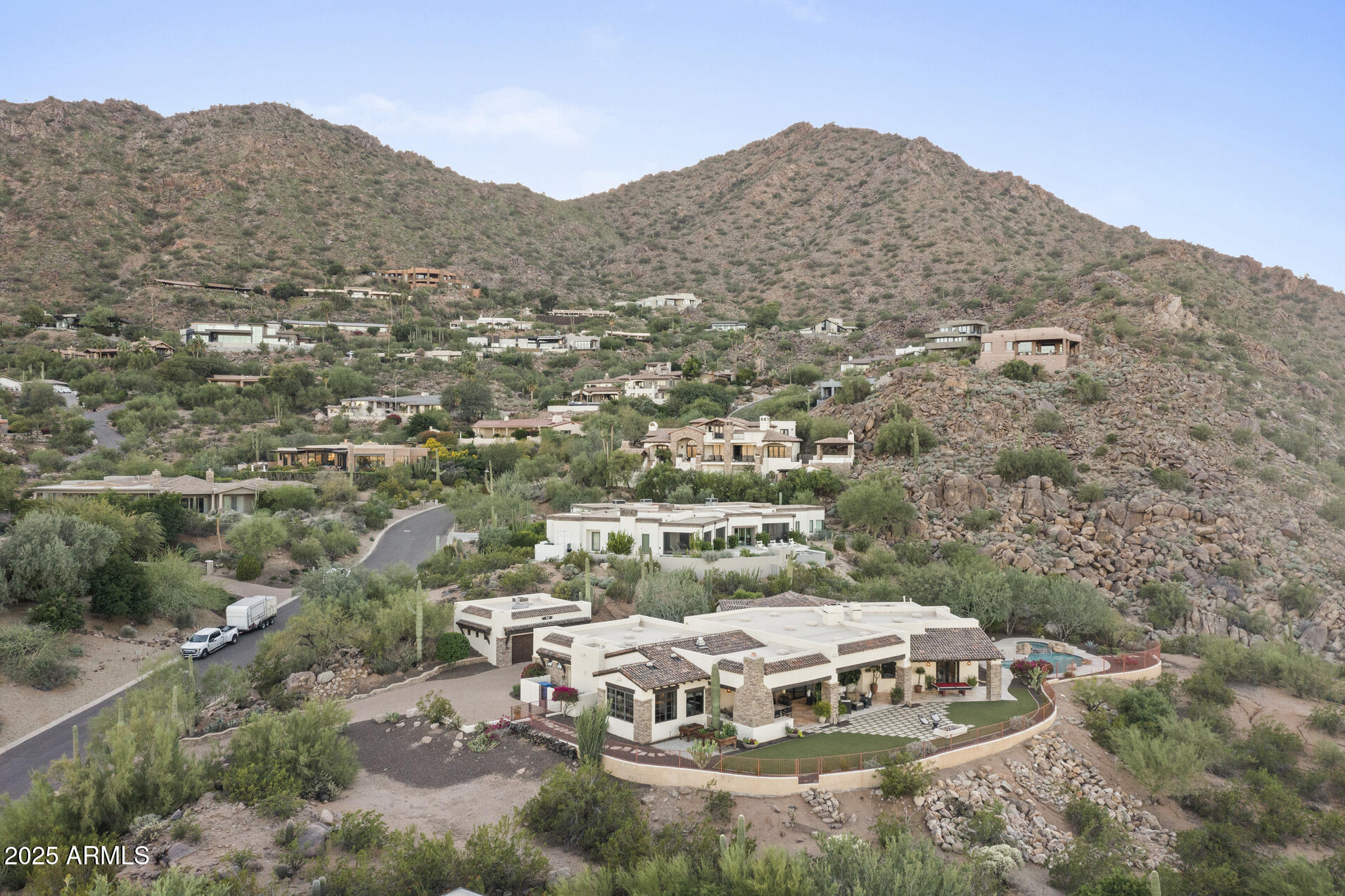ROLLING HILLS - Residential