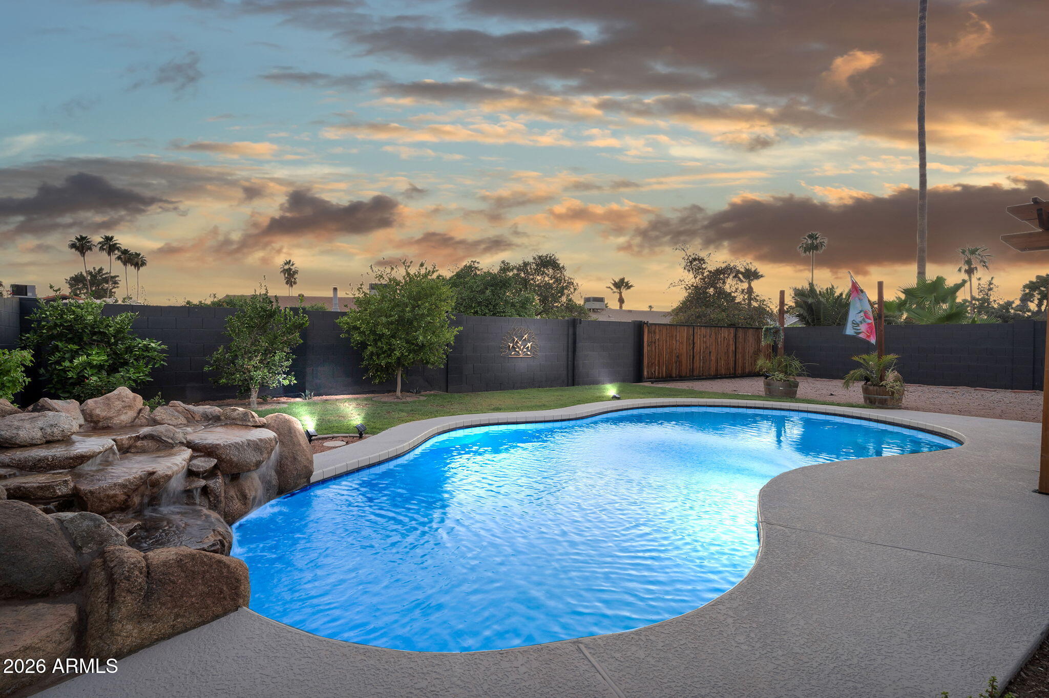 BROADWAY PALMS - Residential