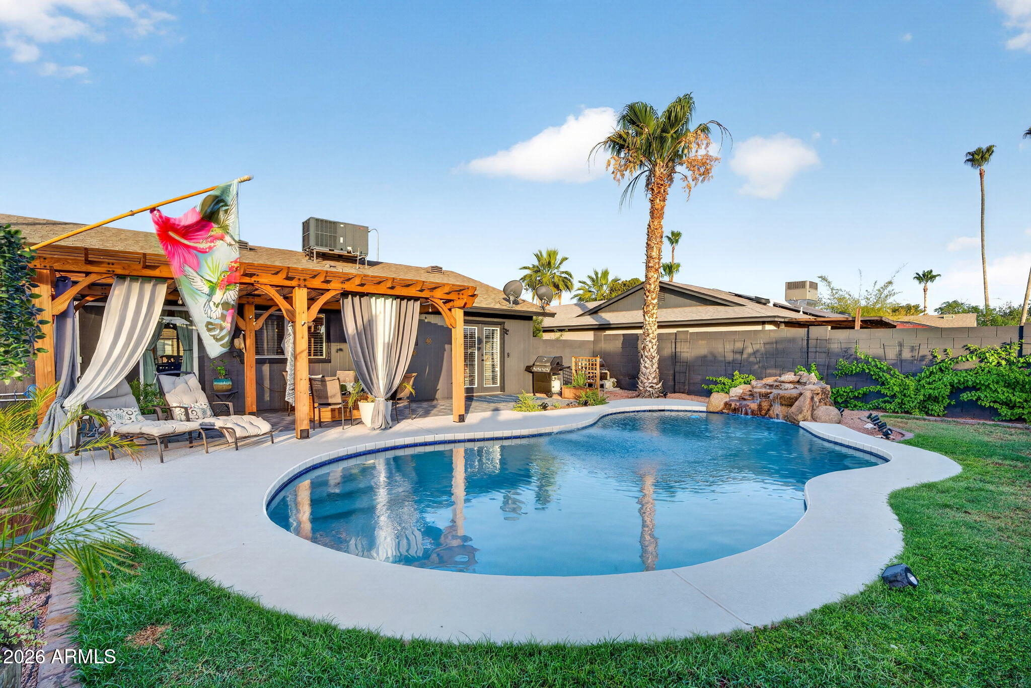 BROADWAY PALMS - Residential
