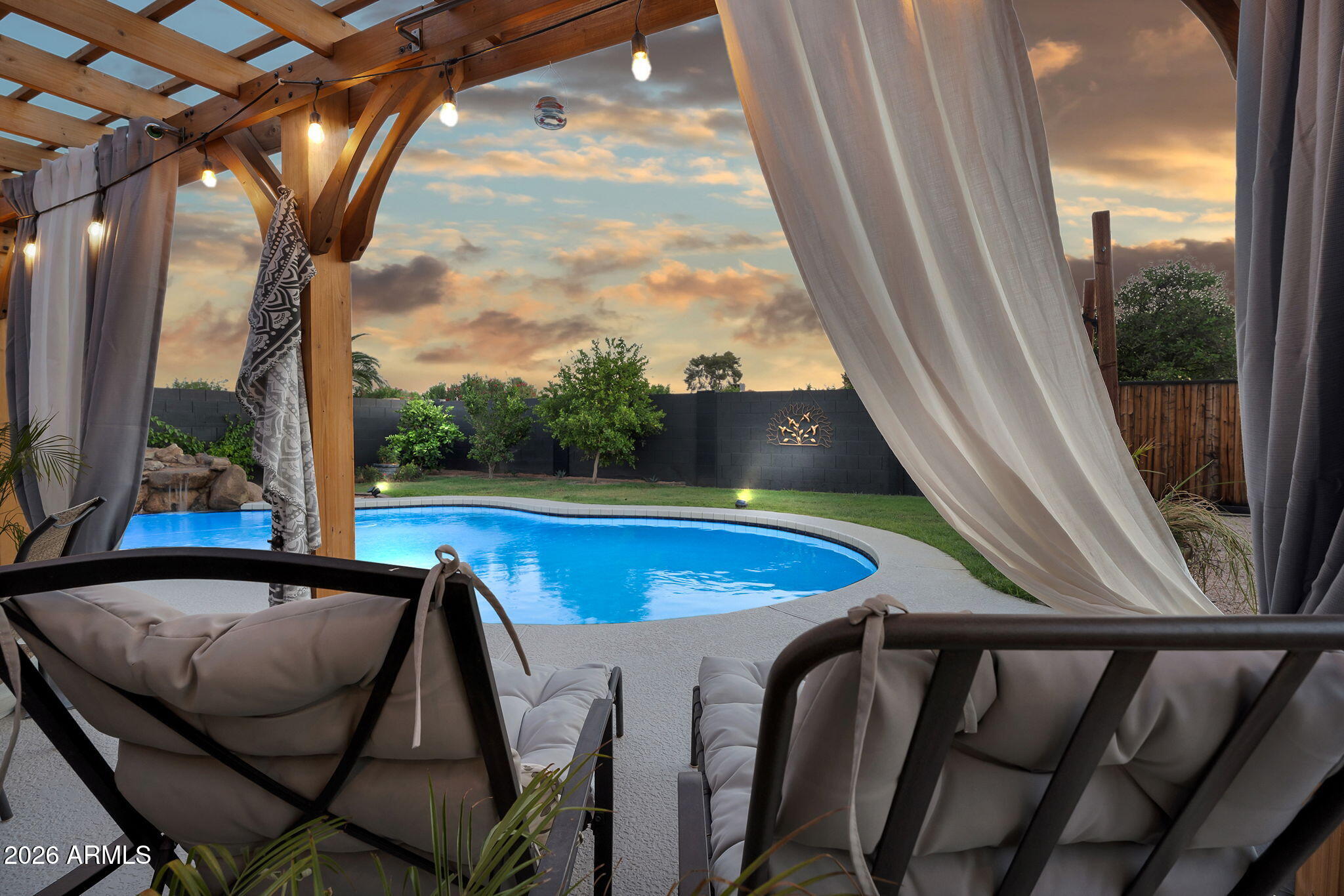 BROADWAY PALMS - Residential