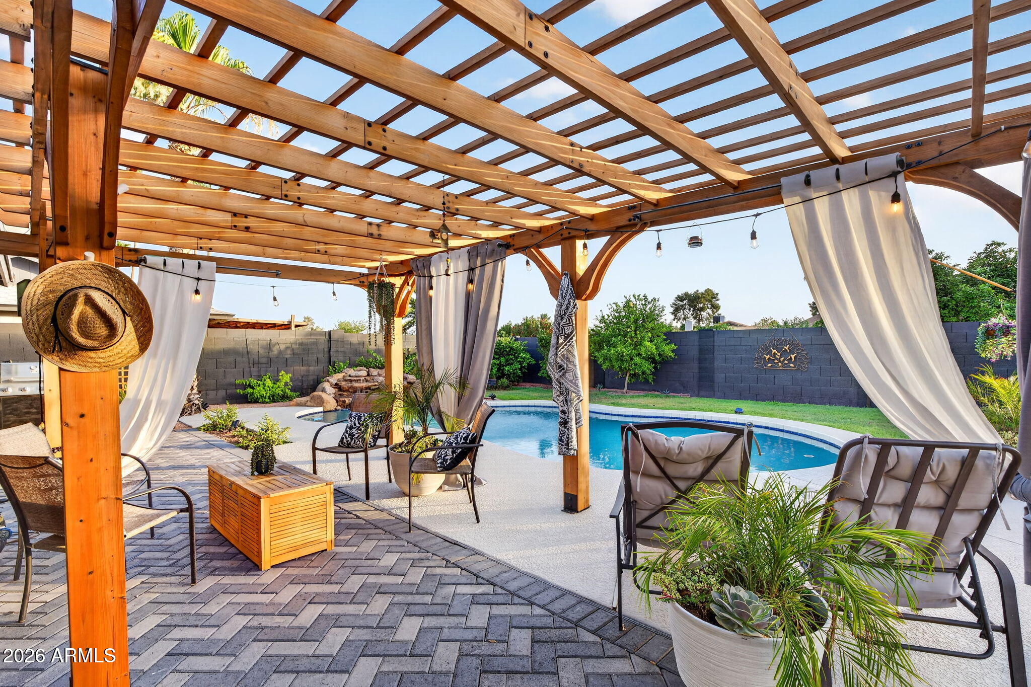 BROADWAY PALMS - Residential