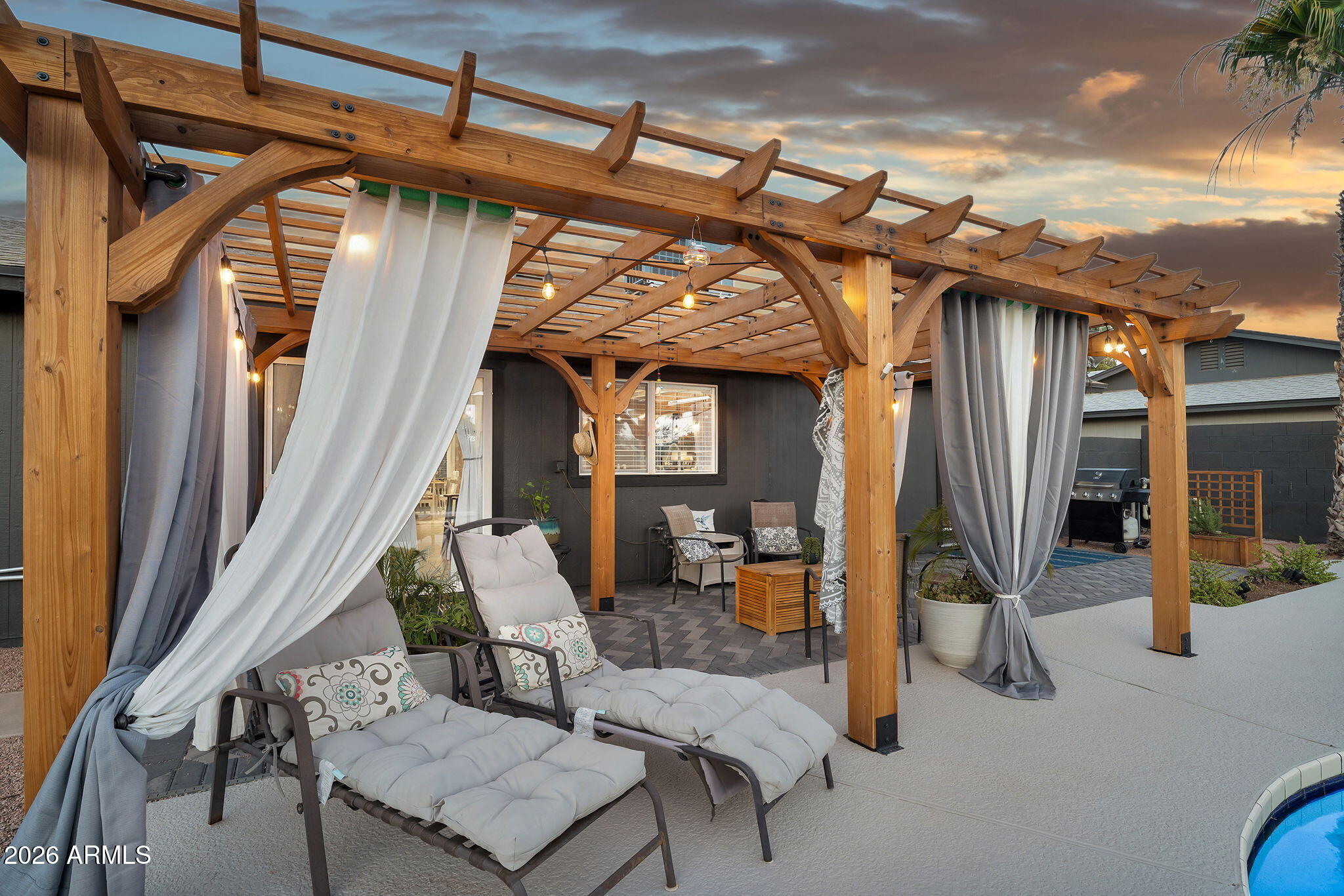 BROADWAY PALMS - Residential
