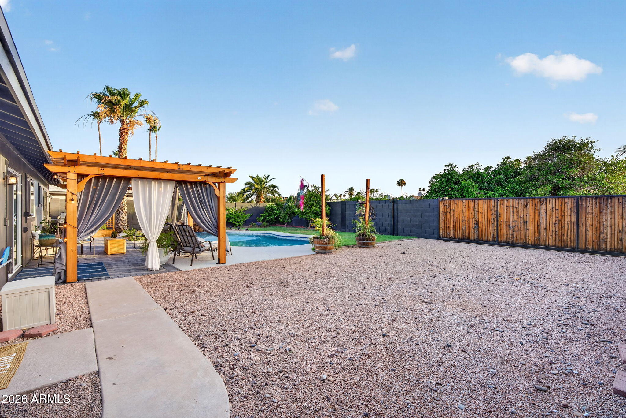 BROADWAY PALMS - Residential