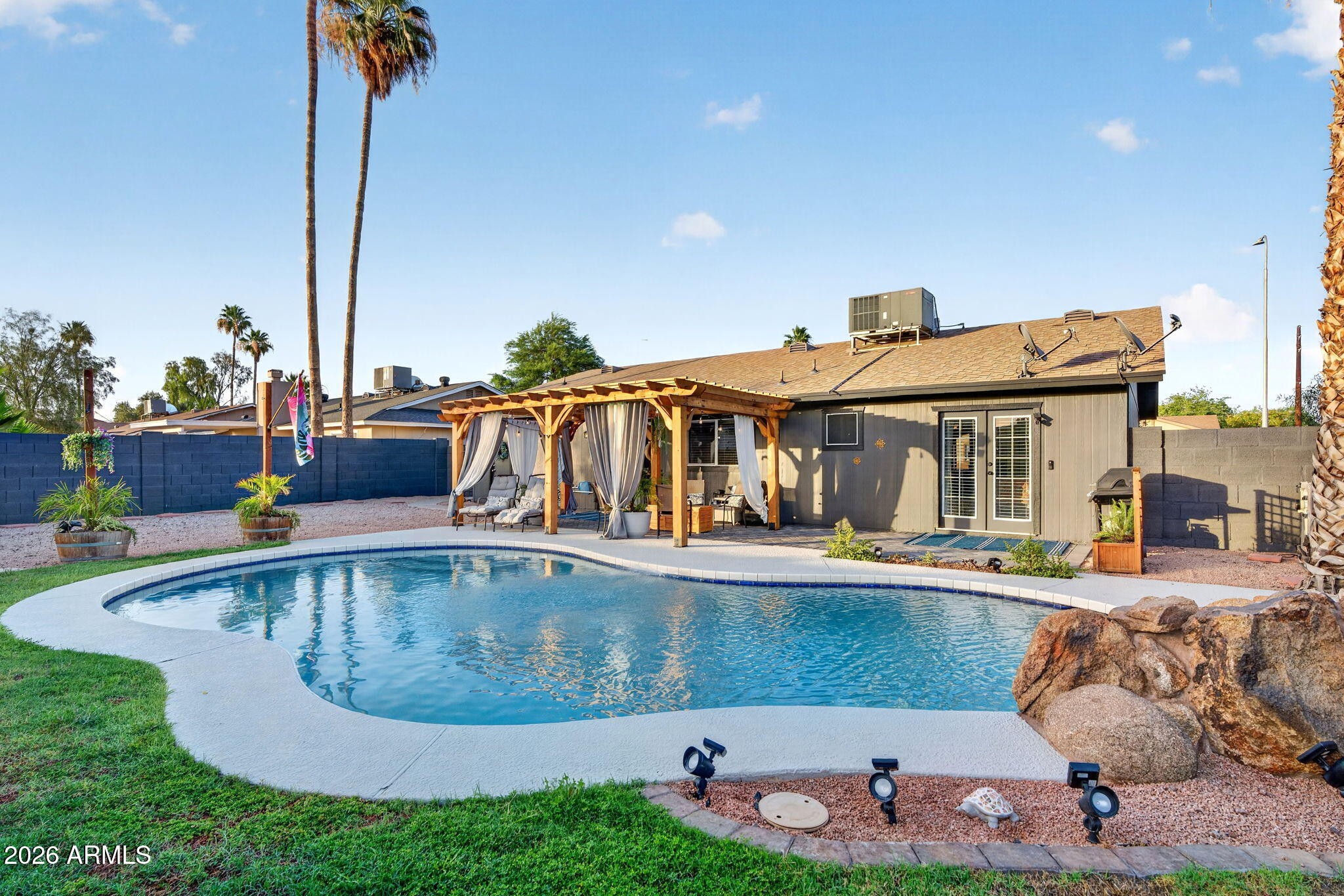 BROADWAY PALMS - Residential