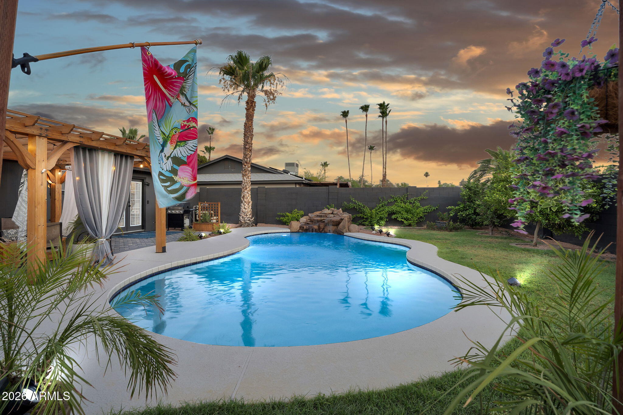 BROADWAY PALMS - Residential