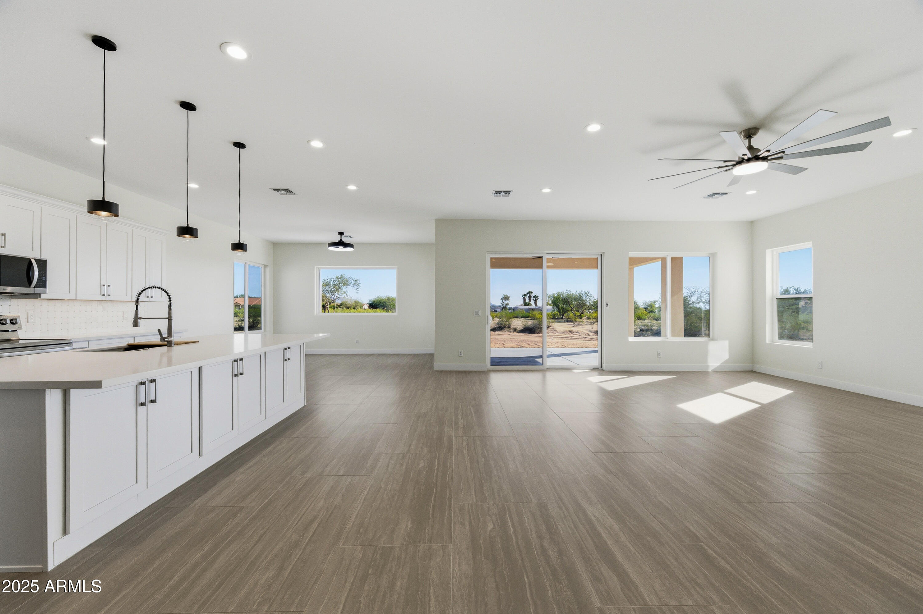 DESERT VISTA UNIT NO 5 CAB 8 SLD 25 - Residential