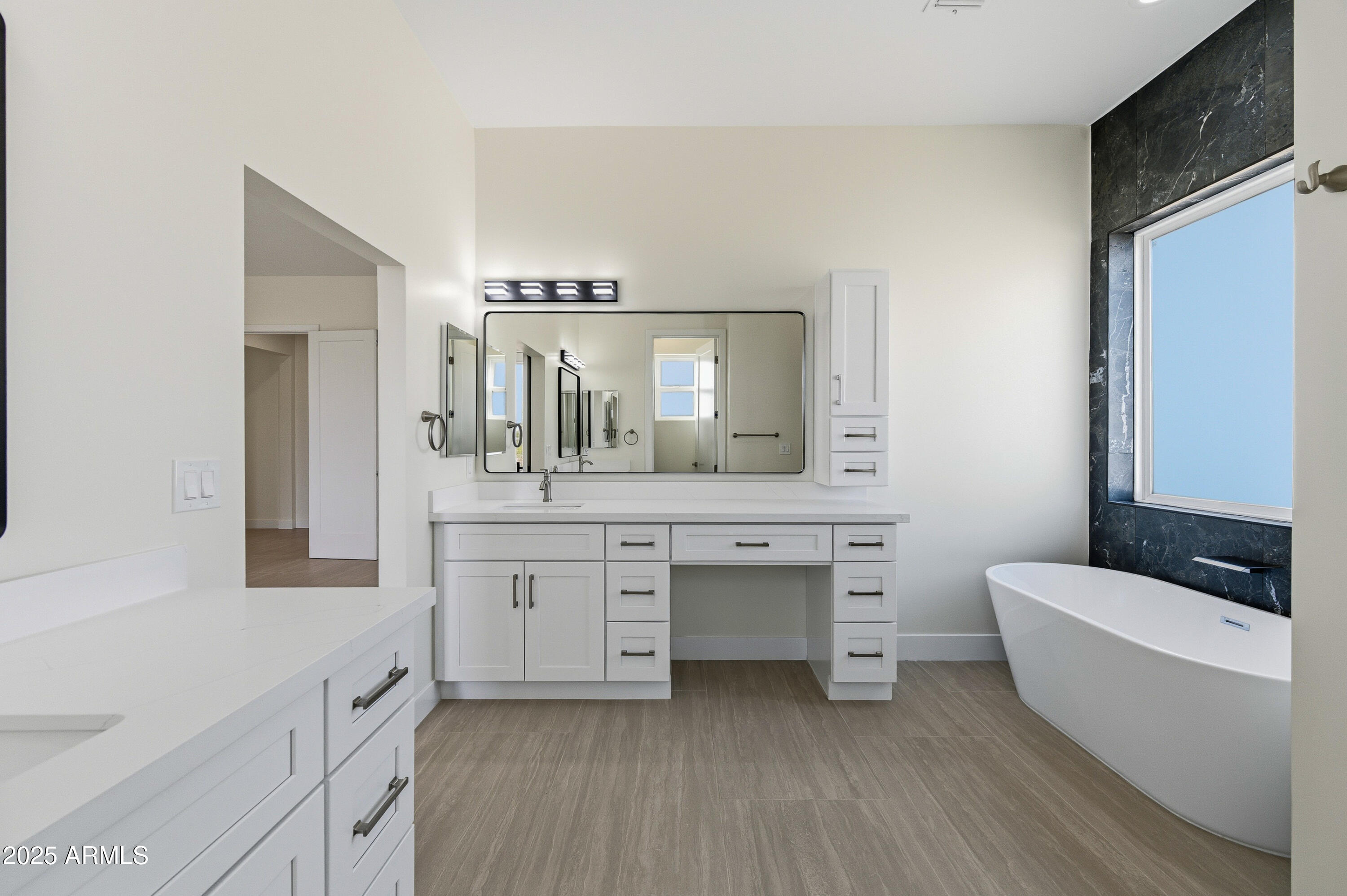 DESERT VISTA UNIT NO 5 CAB 8 SLD 25 - Residential