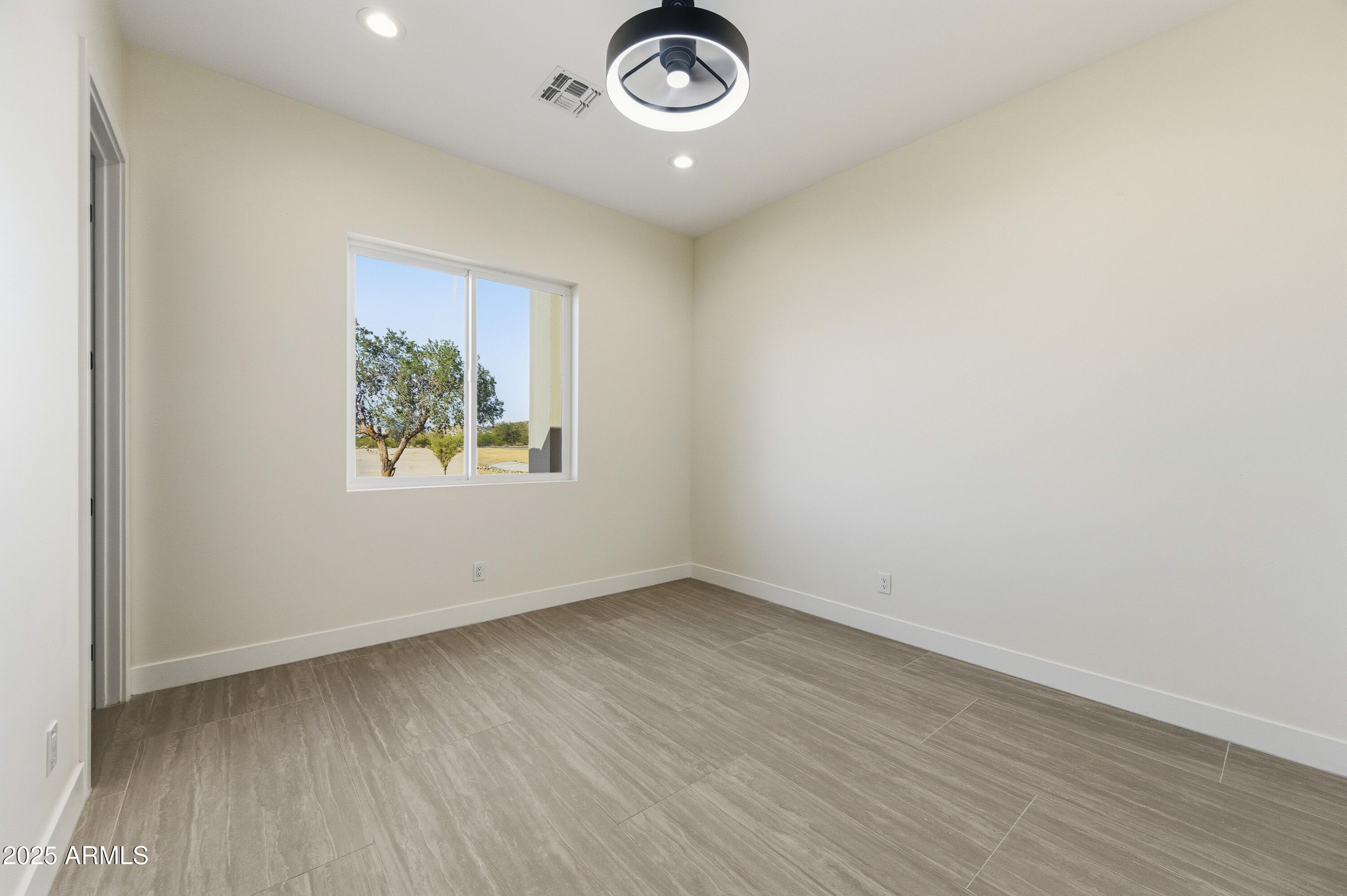 DESERT VISTA UNIT NO 5 CAB 8 SLD 25 - Residential