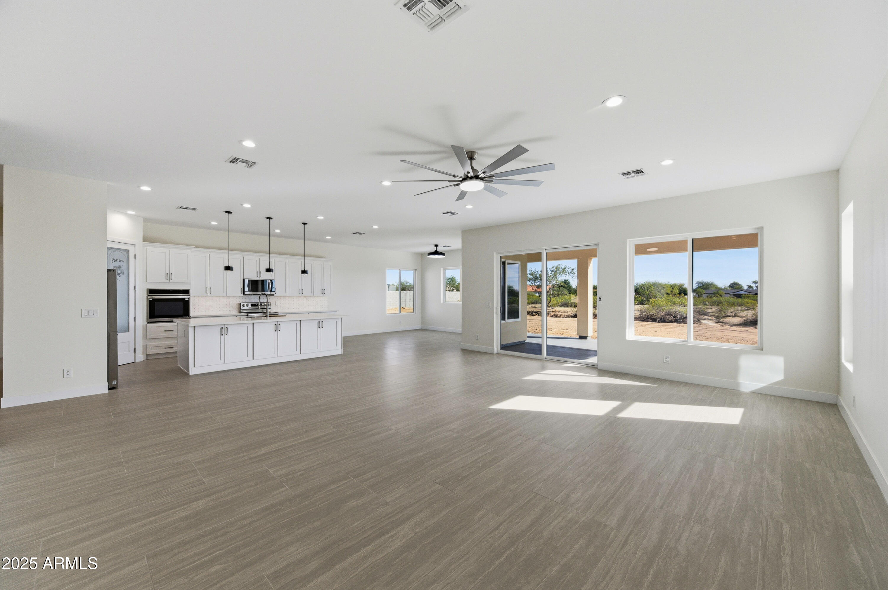 DESERT VISTA UNIT NO 5 CAB 8 SLD 25 - Residential