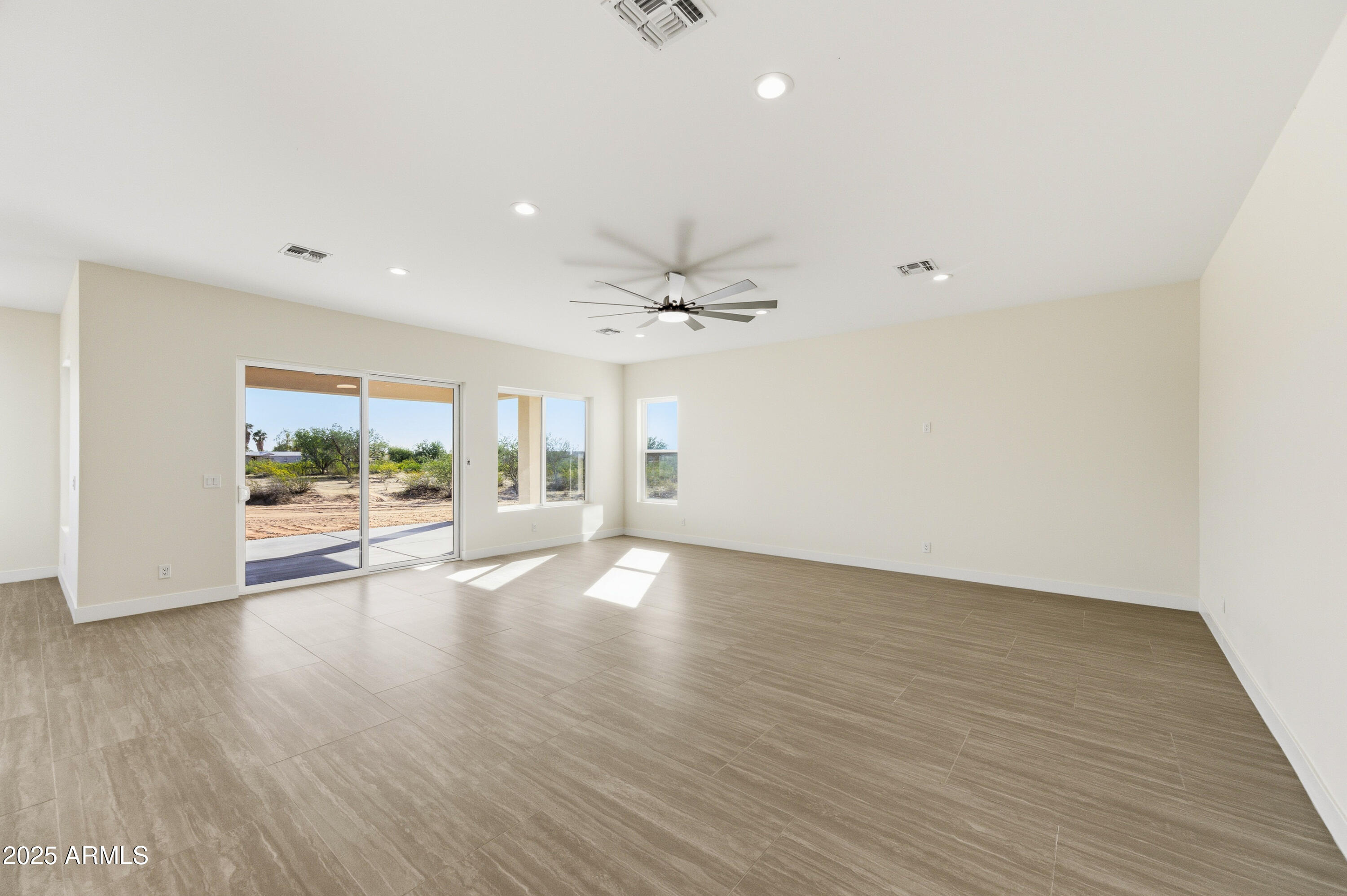 DESERT VISTA UNIT NO 5 CAB 8 SLD 25 - Residential