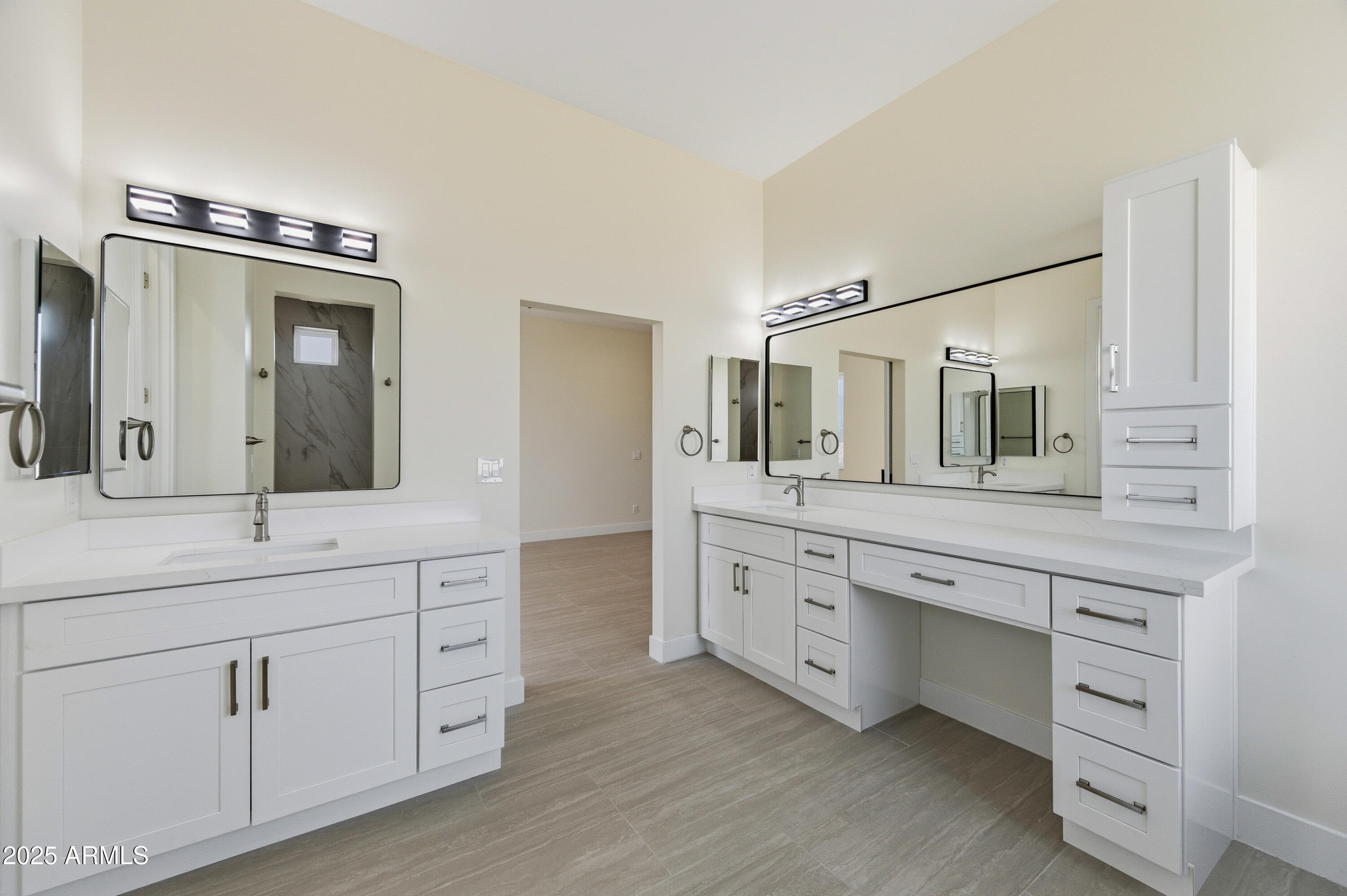 DESERT VISTA UNIT NO 5 CAB 8 SLD 25 - Residential