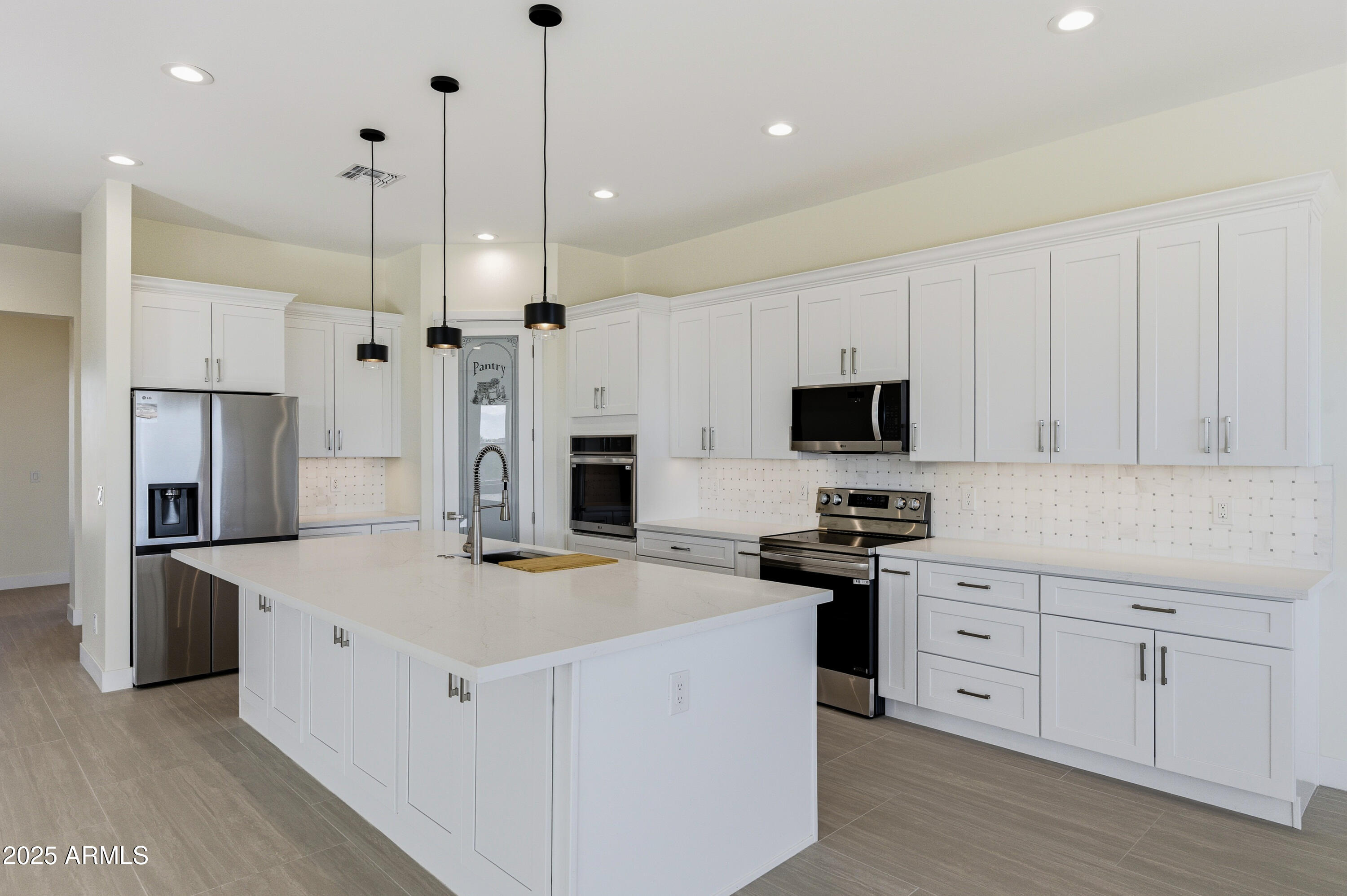 DESERT VISTA UNIT NO 5 CAB 8 SLD 25 - Residential
