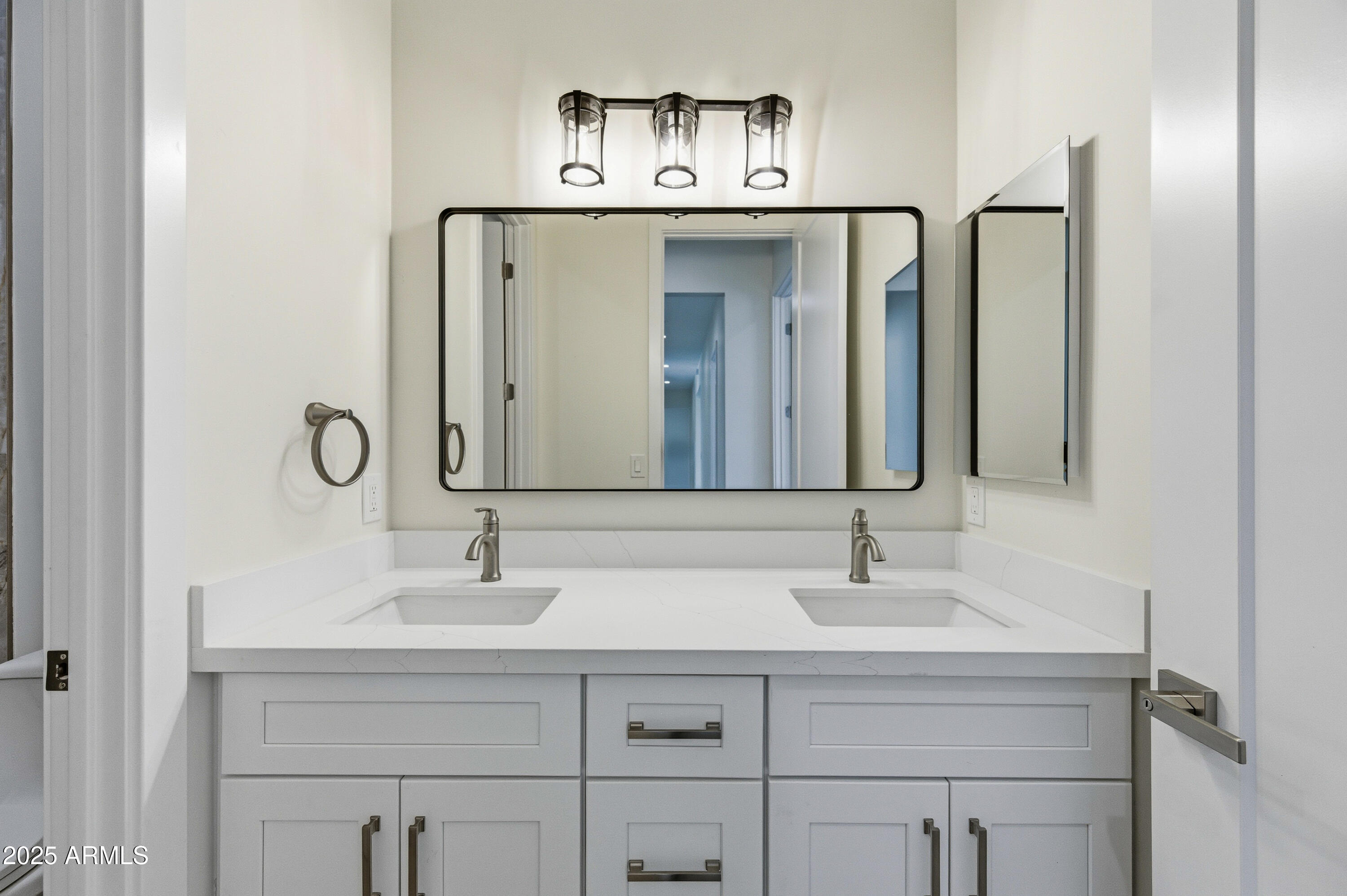 DESERT VISTA UNIT NO 5 CAB 8 SLD 25 - Residential