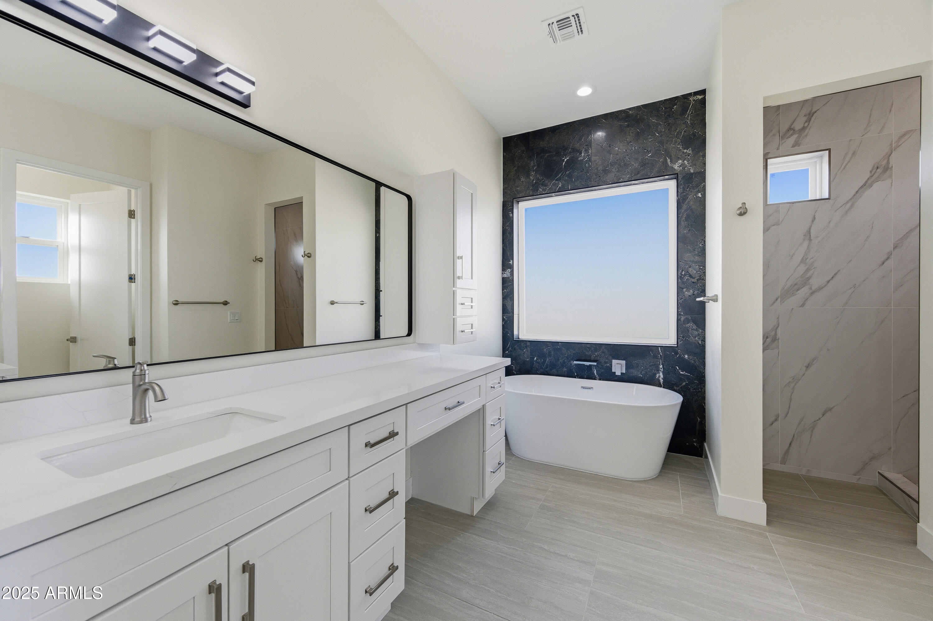 DESERT VISTA UNIT NO 5 CAB 8 SLD 25 - Residential