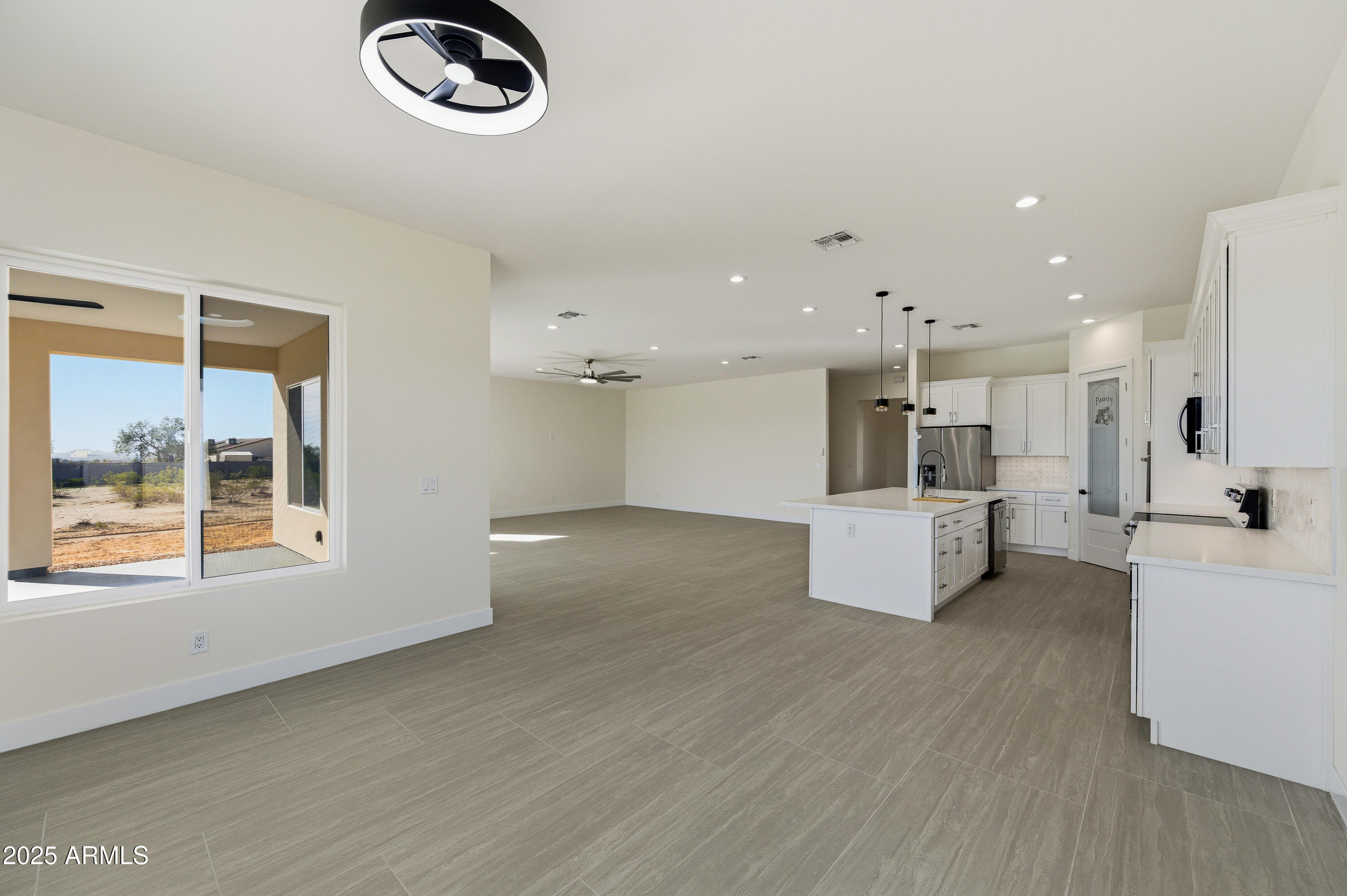 DESERT VISTA UNIT NO 5 CAB 8 SLD 25 - Residential