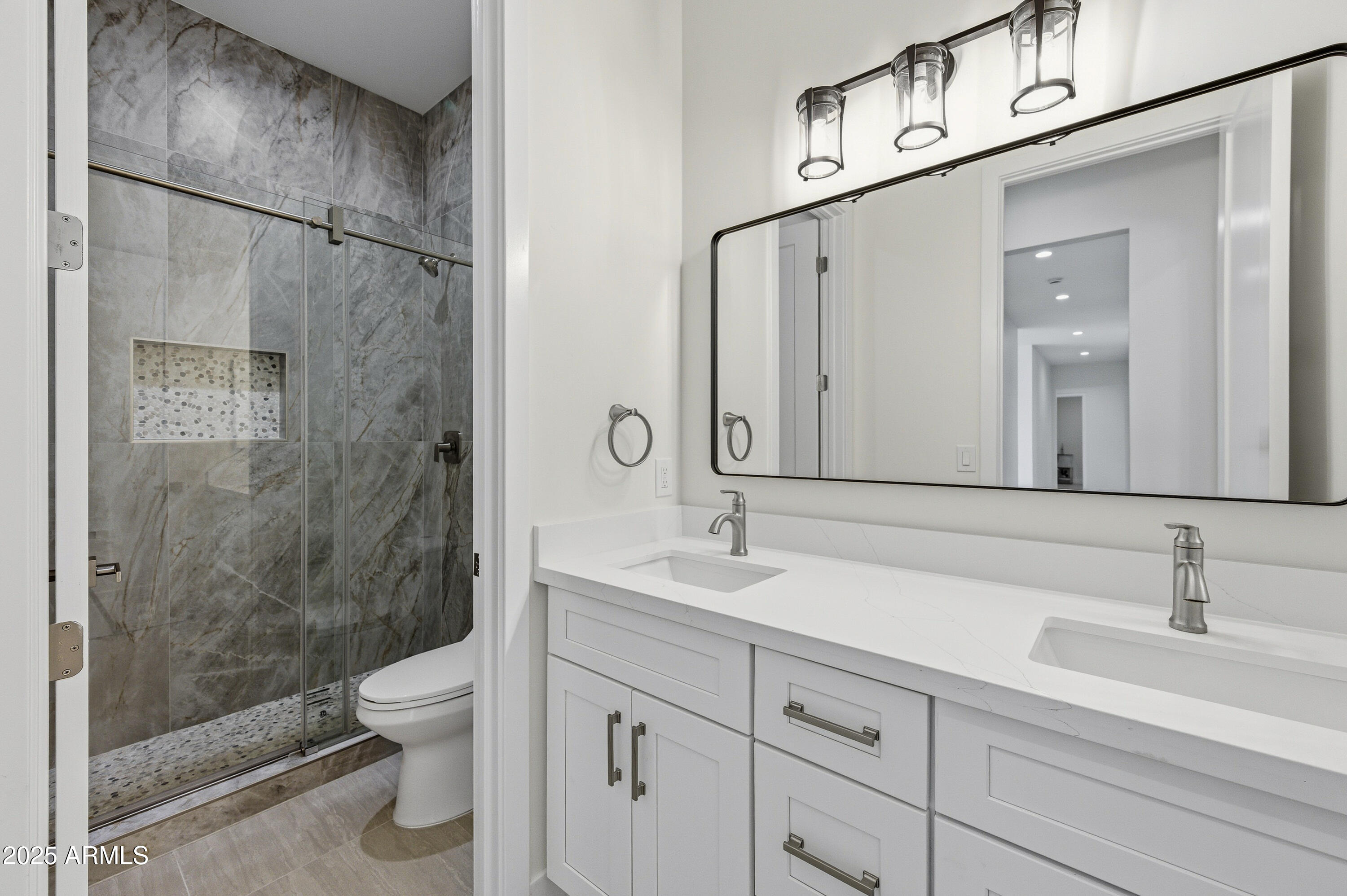DESERT VISTA UNIT NO 5 CAB 8 SLD 25 - Residential