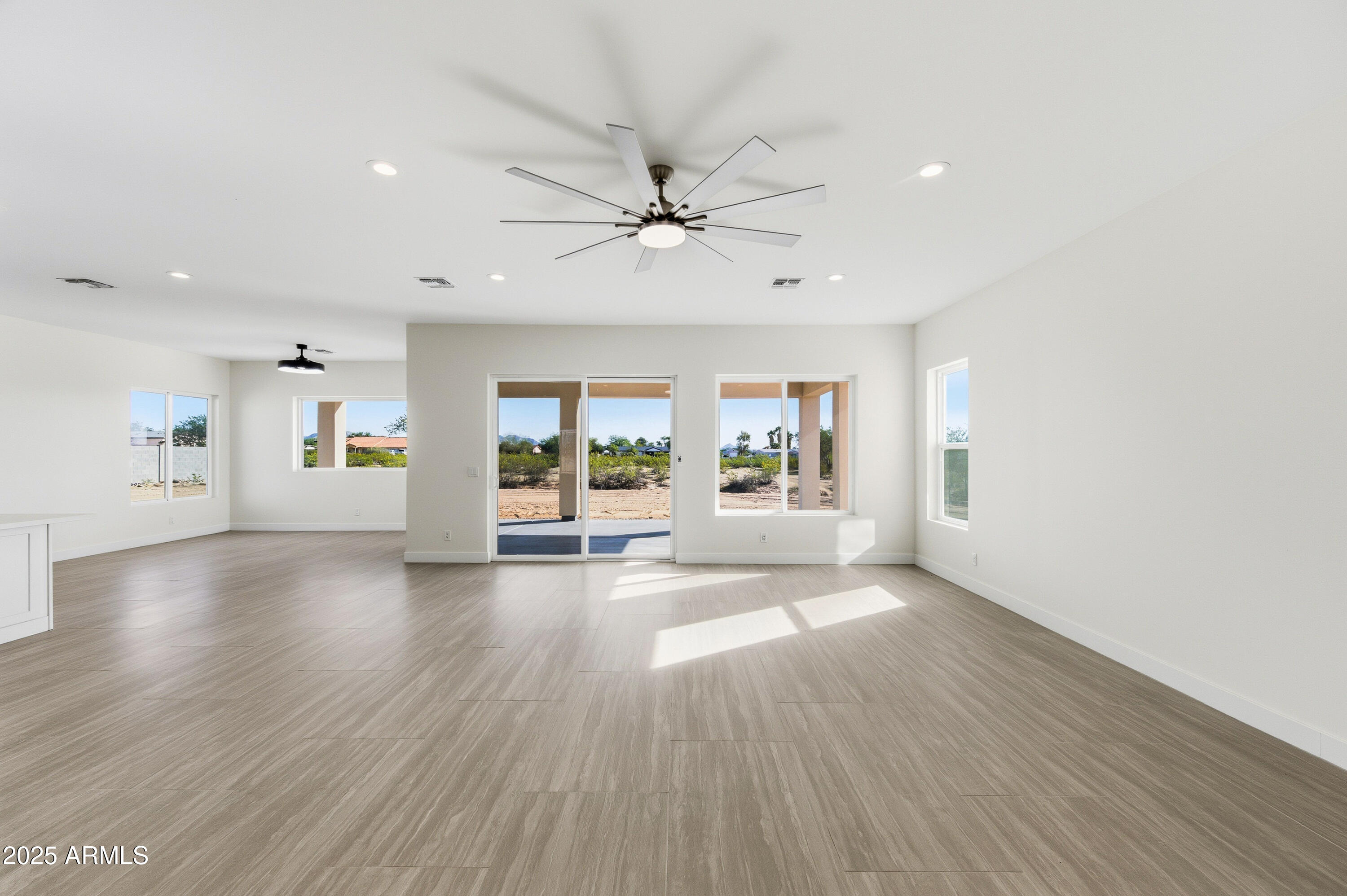 DESERT VISTA UNIT NO 5 CAB 8 SLD 25 - Residential