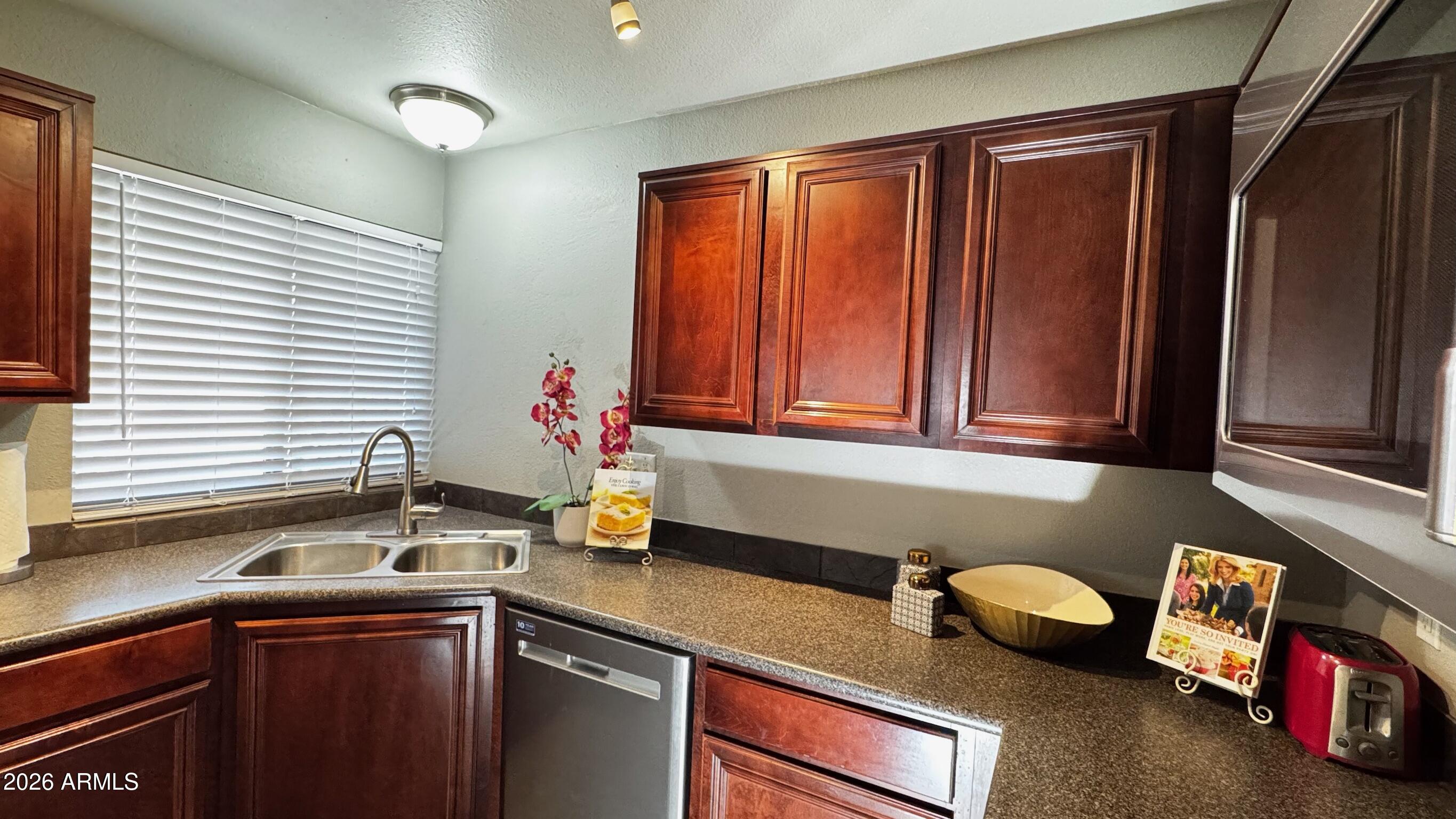 VENETIAN CONDOMINIUM PHASE 2 - Residential