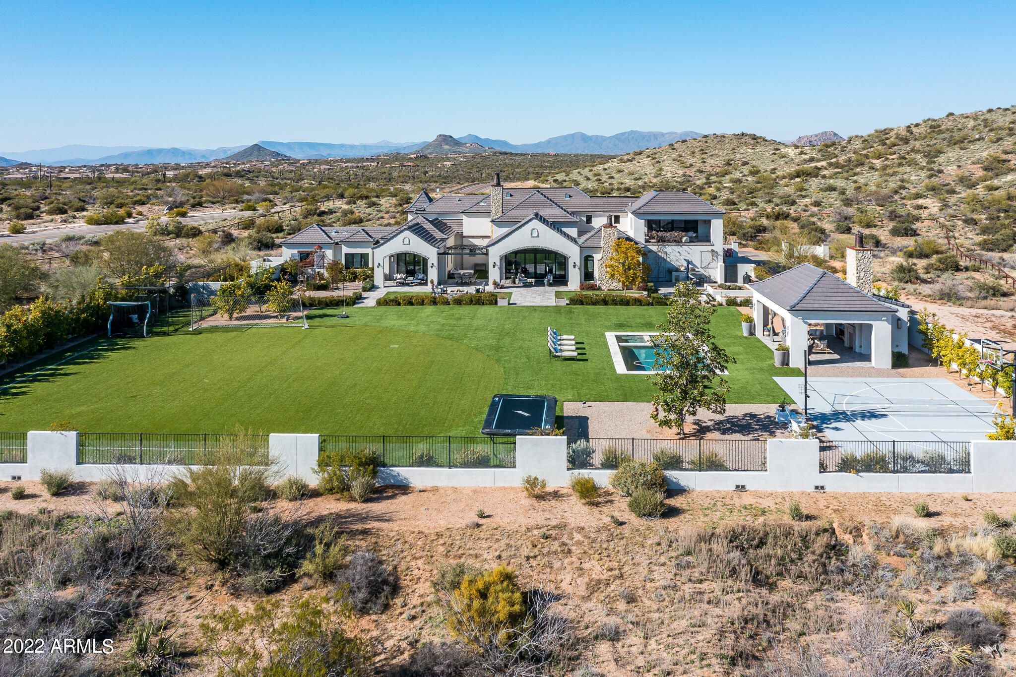 GOLDIE BROWN PINNACLE PEAK RANCH - Residential