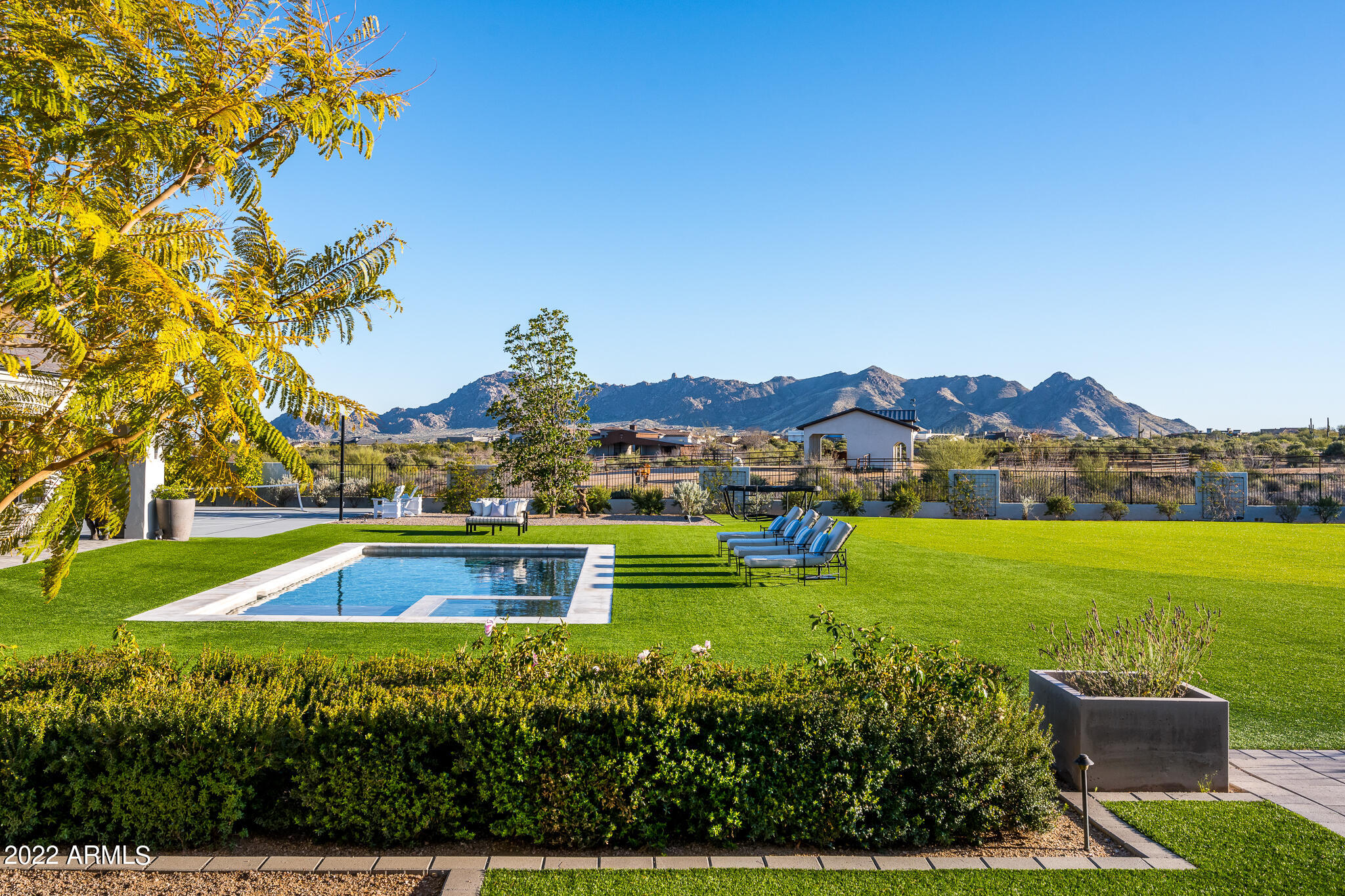 GOLDIE BROWN PINNACLE PEAK RANCH - Residential