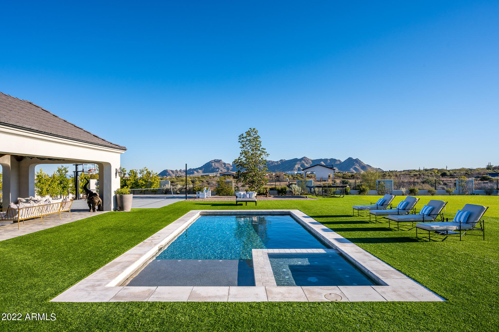 GOLDIE BROWN PINNACLE PEAK RANCH - Residential
