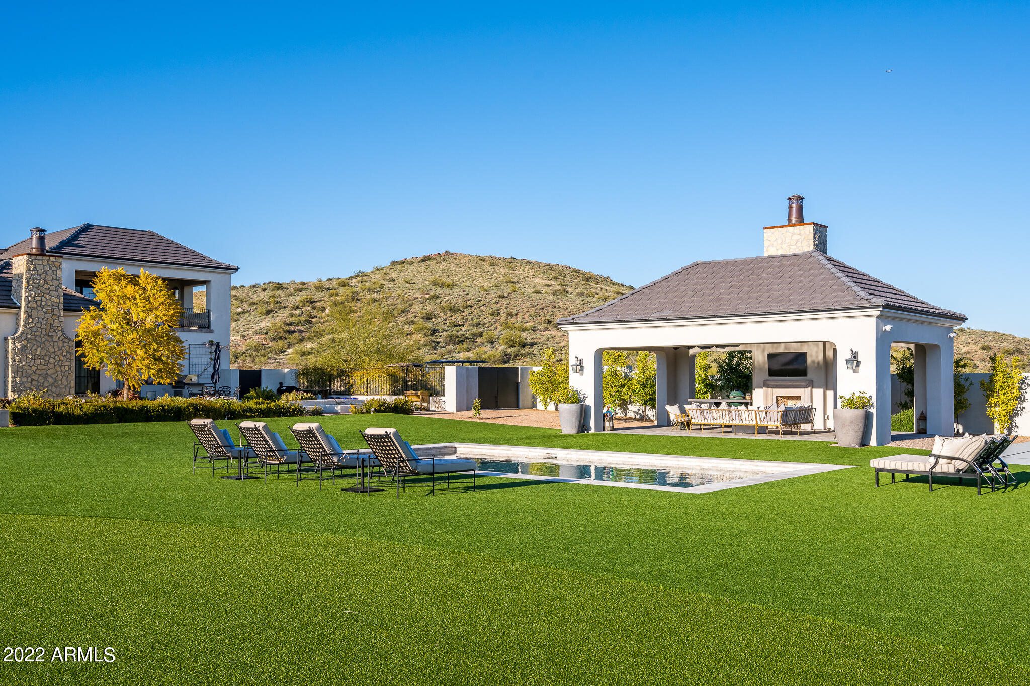 GOLDIE BROWN PINNACLE PEAK RANCH - Residential