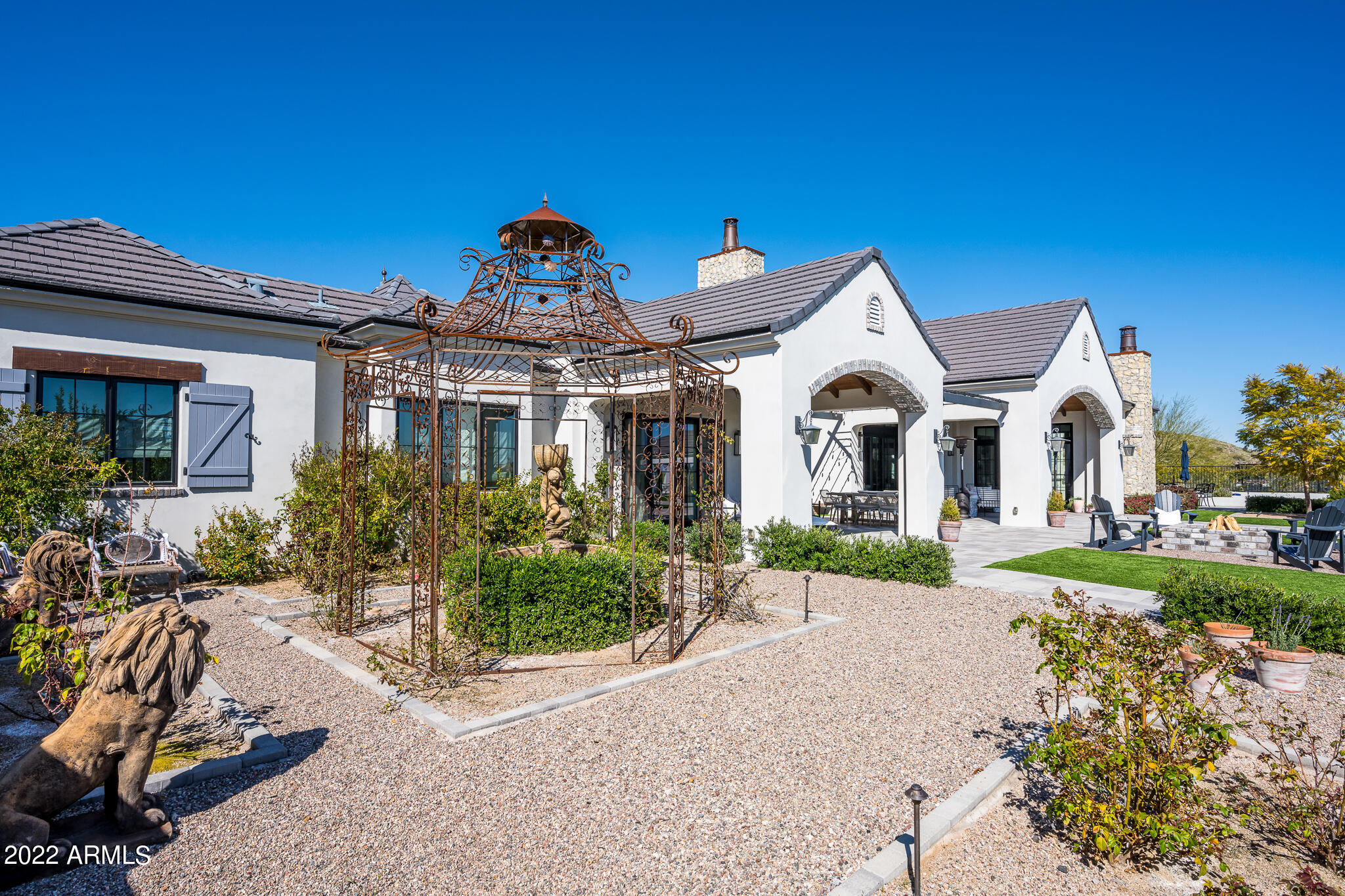 GOLDIE BROWN PINNACLE PEAK RANCH - Residential