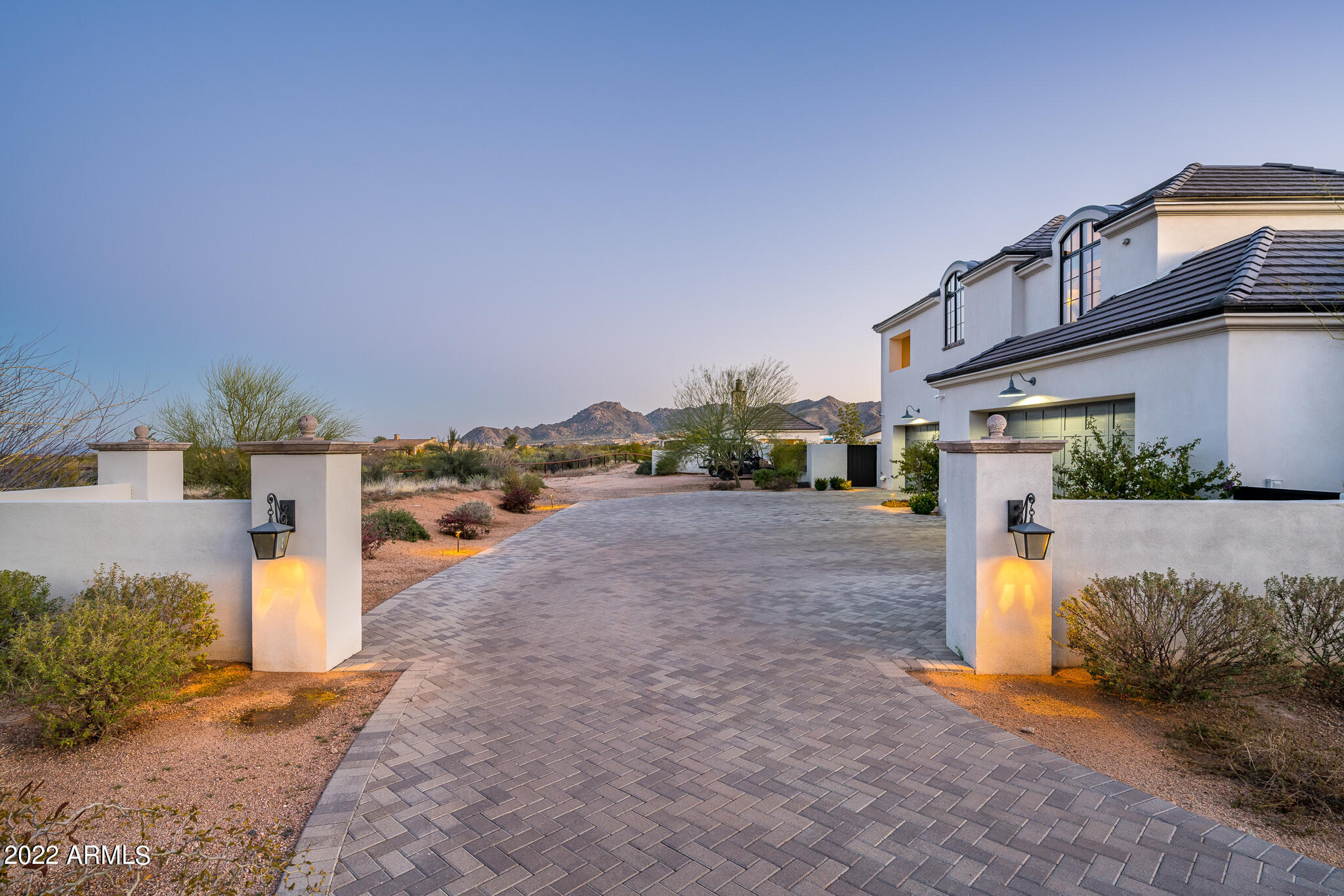 GOLDIE BROWN PINNACLE PEAK RANCH - Residential